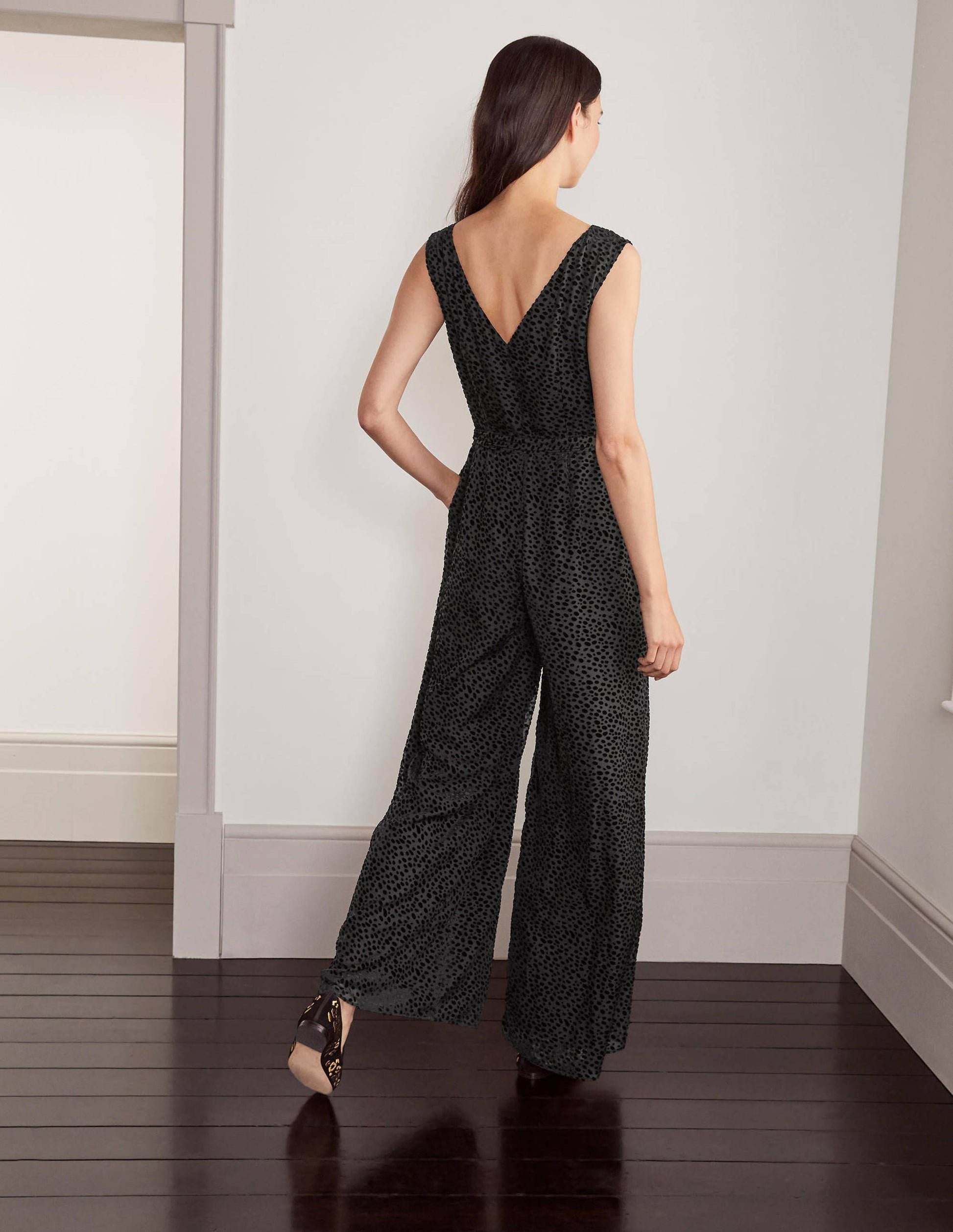 Devoré-Jumpsuit mit Palazzobeinen-Schwarz, Dalmatinertupfen-2