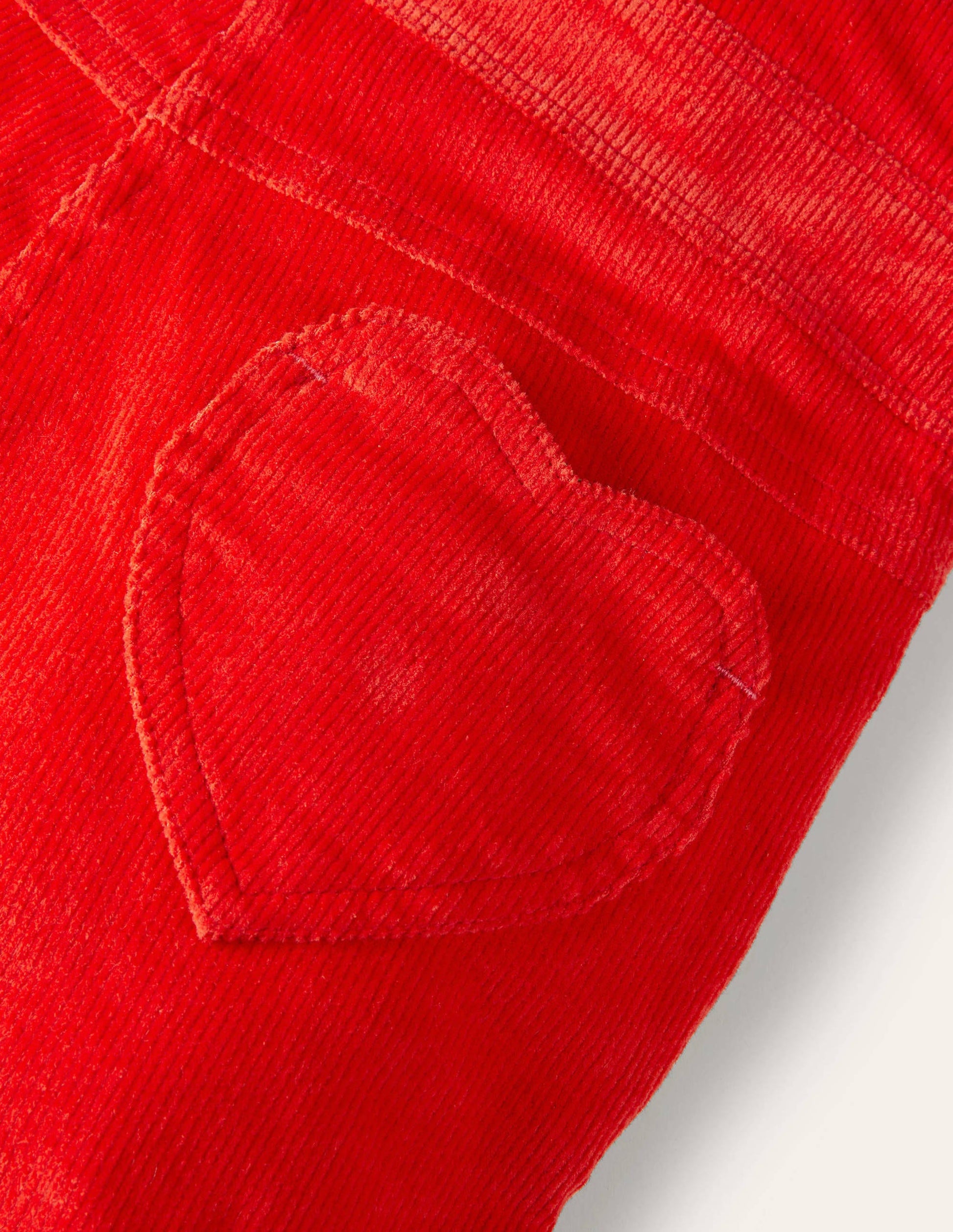 Latzhose mit Herzaufnäher-Hagebuttenrot, Cord-3