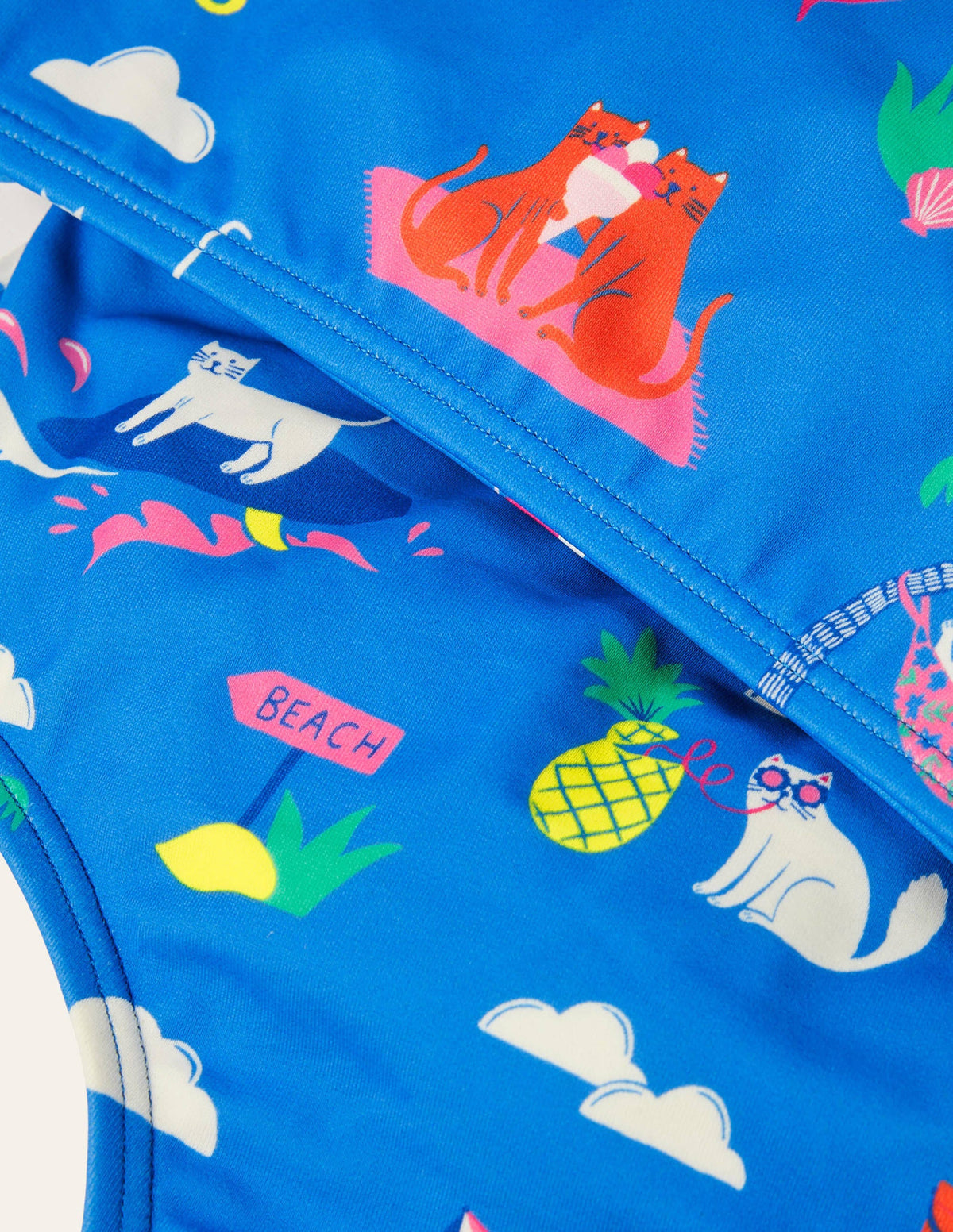 Bikini-Set mit Racerback-Marokkoblau, Katzen im Sommerurlaub - Image 3