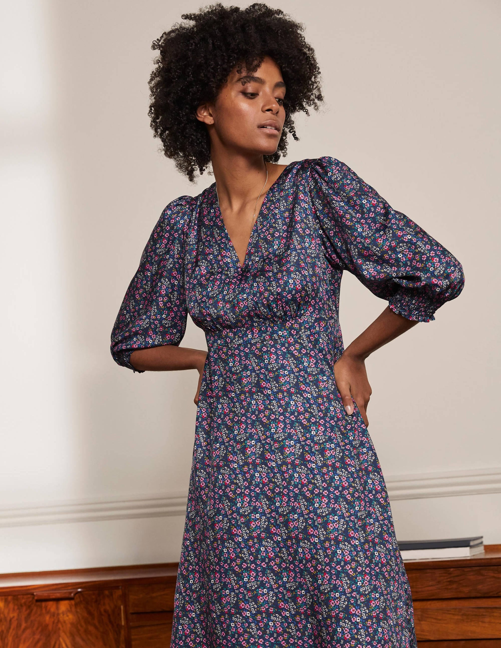 Robe midi Iris-Bleu galaxie, motif Pretty Floral - Image 4