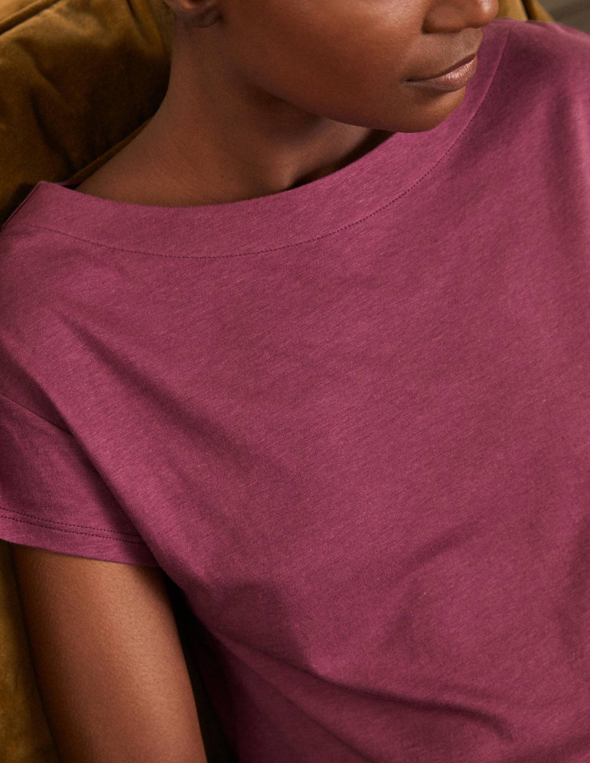 Superweiches T-Shirt mit U-Boot-Ausschnitt-Feigenpudding - Image 2