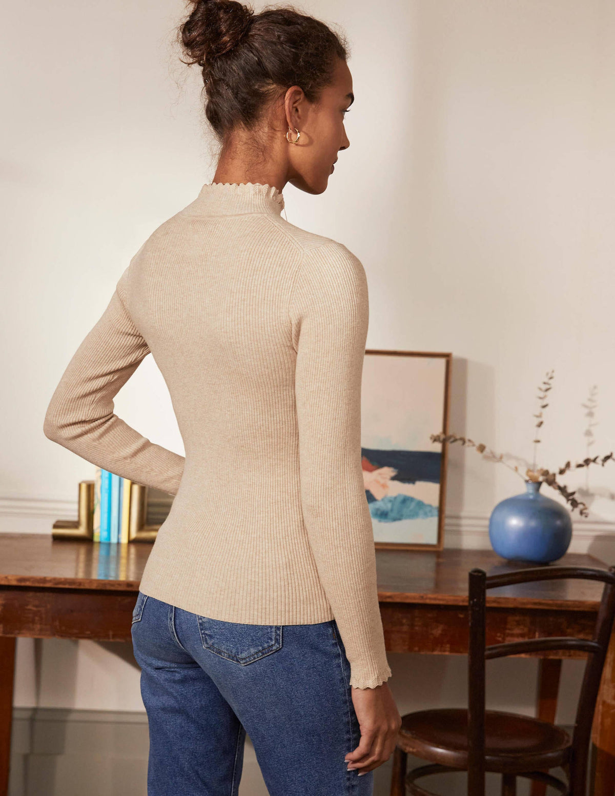 Pullover mit Muschelsaum und hohem Kragen-Hellbeige Melange - Image 3
