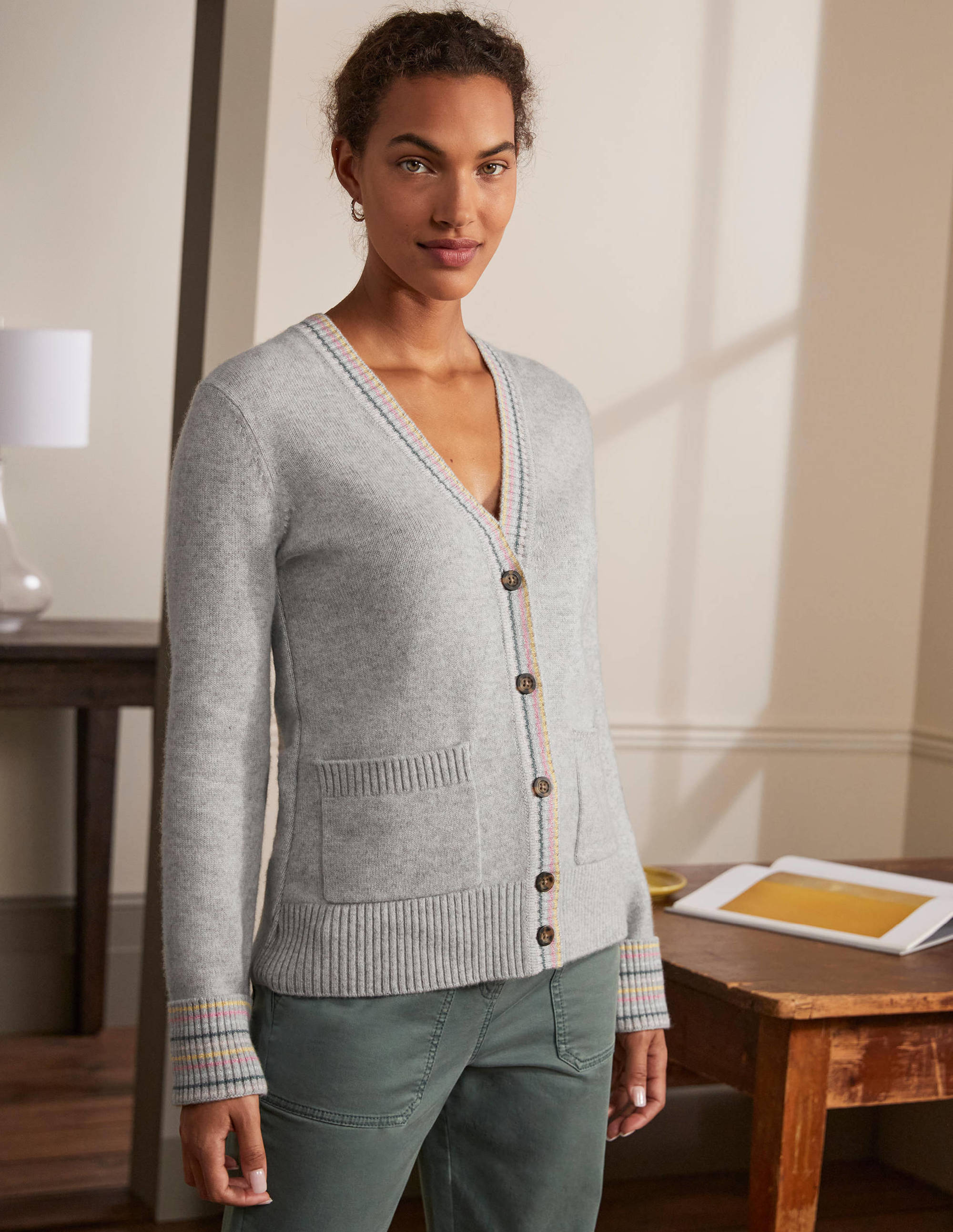 Kaschmircardigan mit Ärmelbündchen-Grau Melange - Image 4