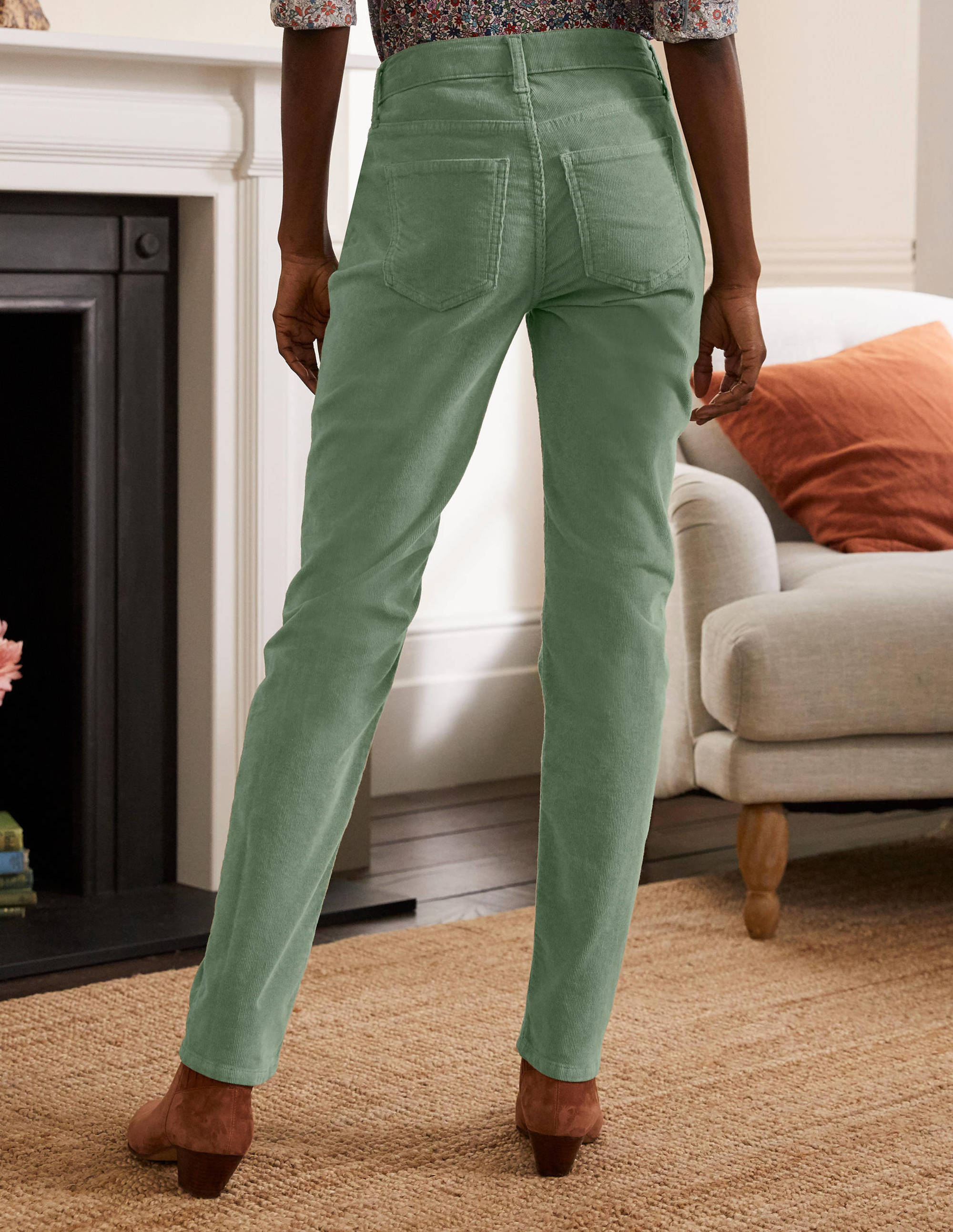Girlfriend-Cordjeans-Helles Olivgrün - Image 3