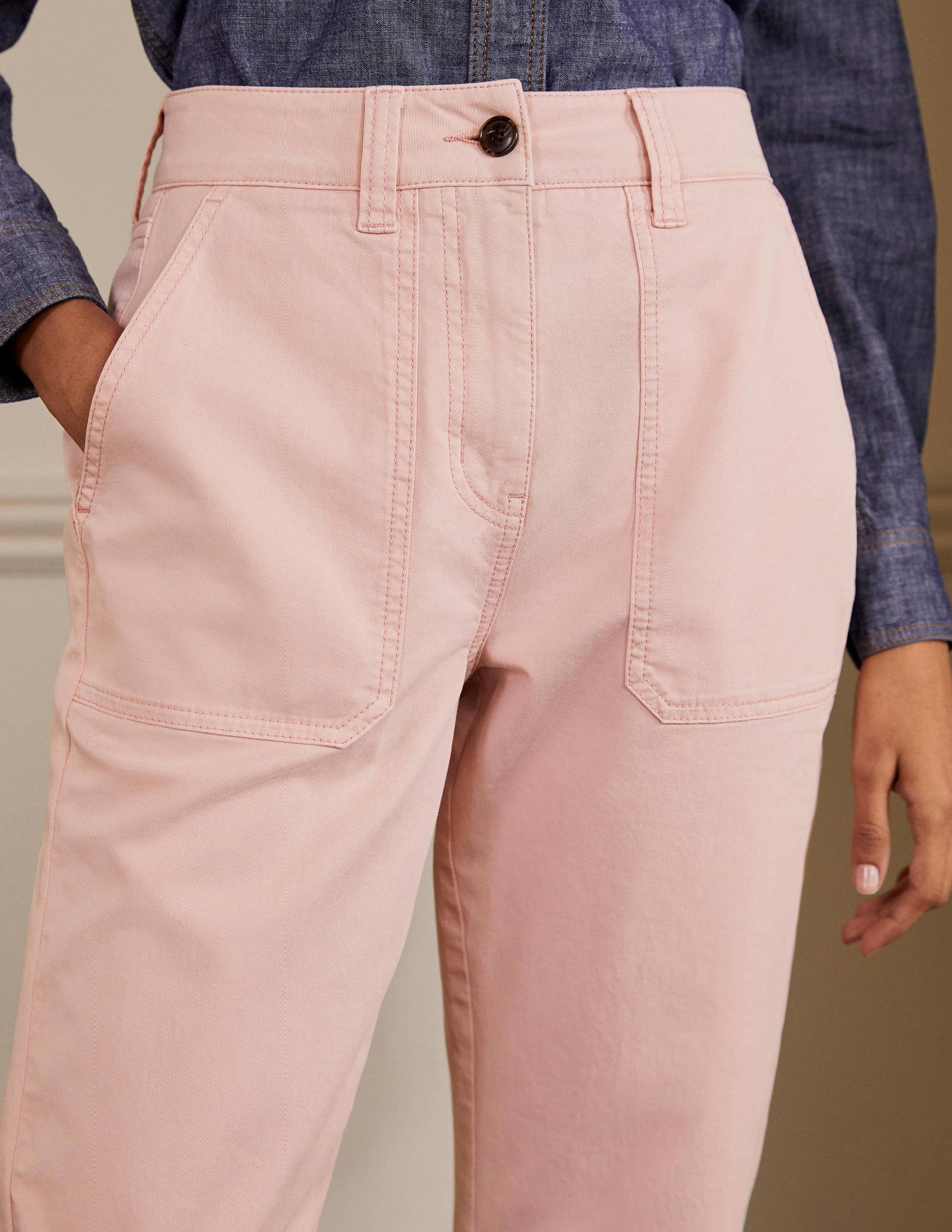 Lockere Chinohose-Milchshake-4