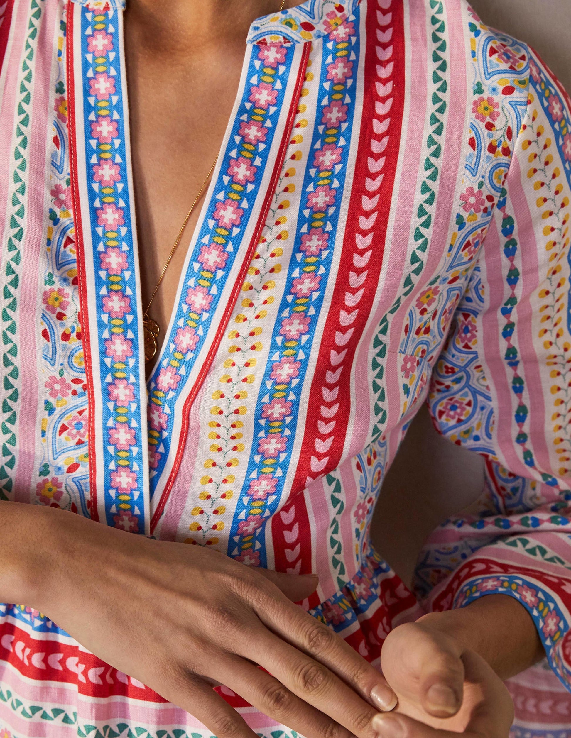 Lässiges Stufenkleid aus Leinen-Naturweiß, Exotische Borten-2