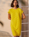 Faye T-Shirt-Kleid aus Jersey-Narzissengelb, Regenwaldmuster