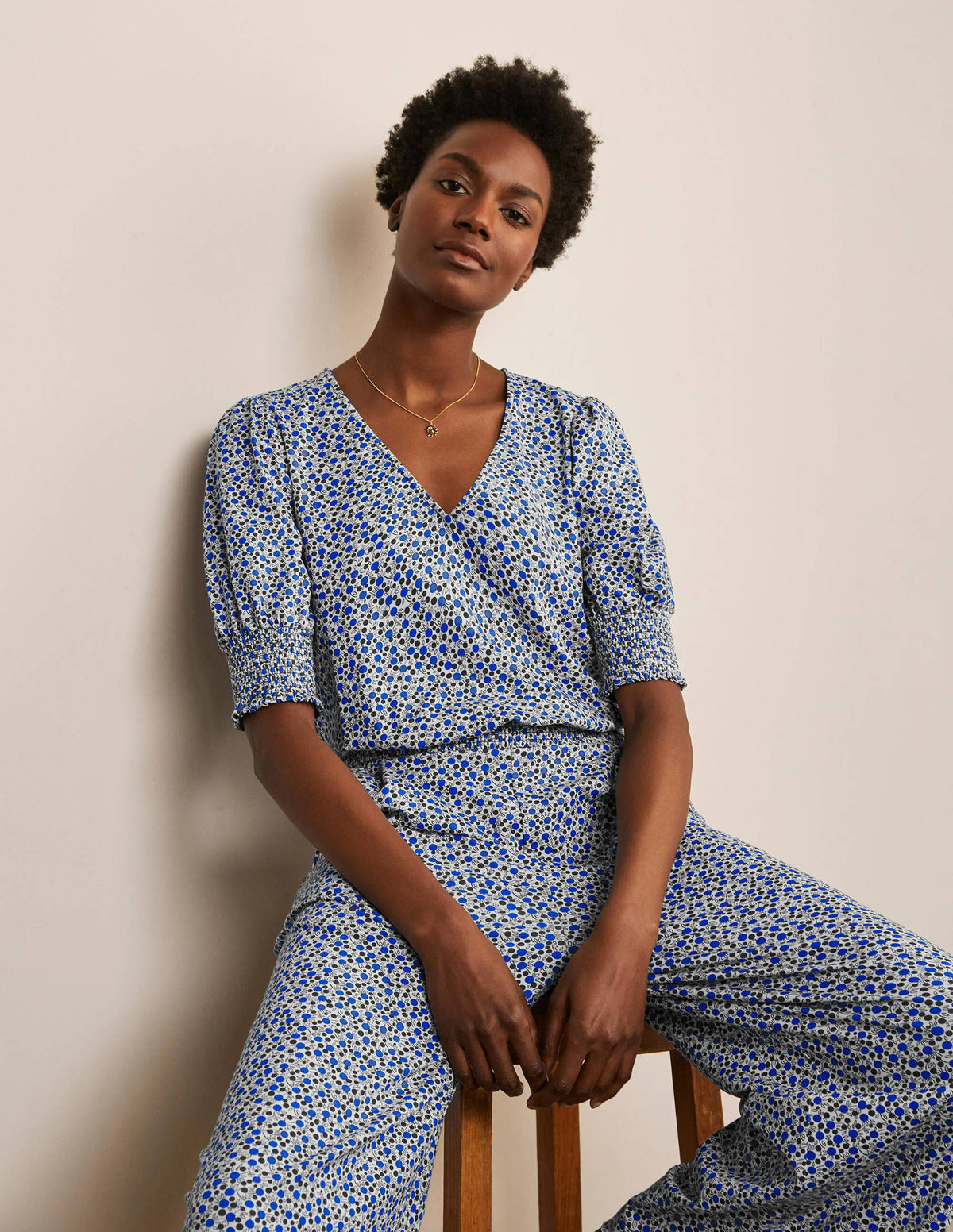 Jumpsuit mit Blousonärmeln-Naturweiß, Getupftes Wiesenmuster-2