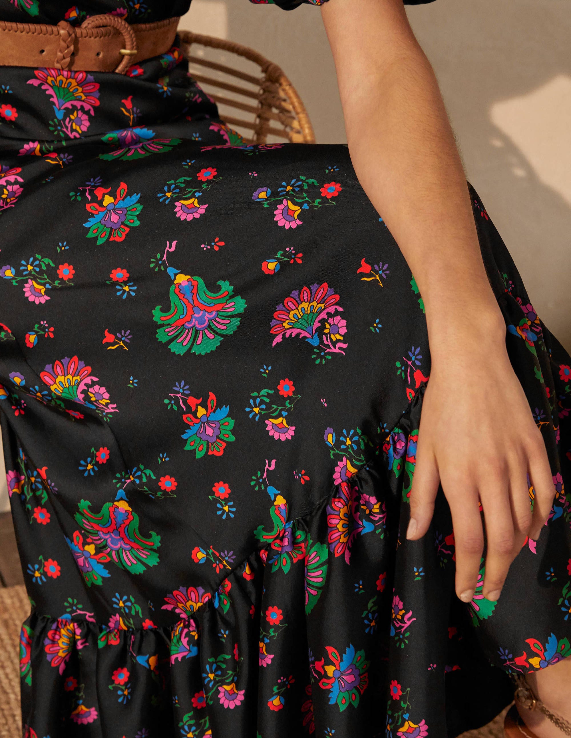 Tillie Maxikleid-Schwarz, Üppige Blumen - Image 1