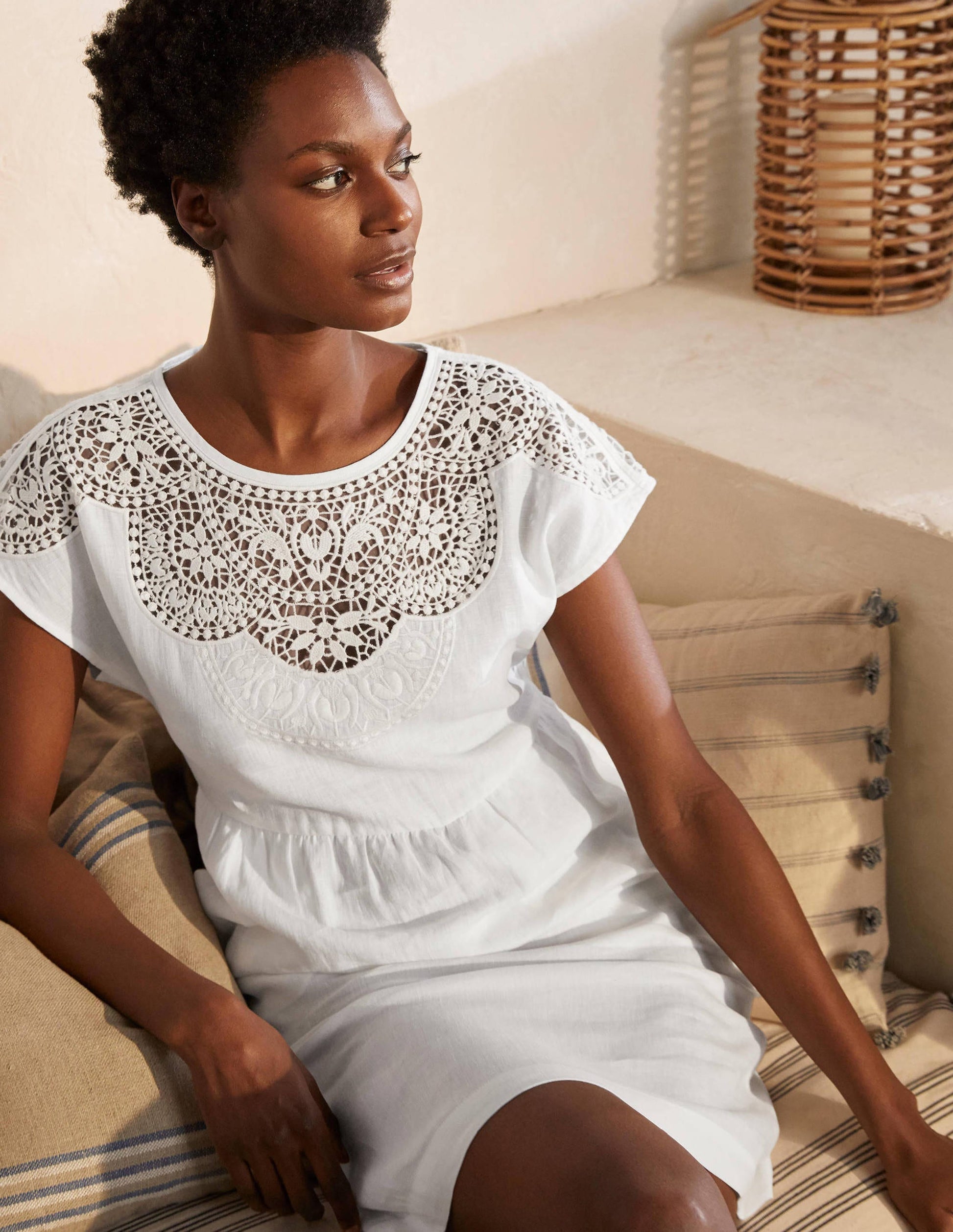 Fleur Leinenkleid mit Stickerei-Weiß-3