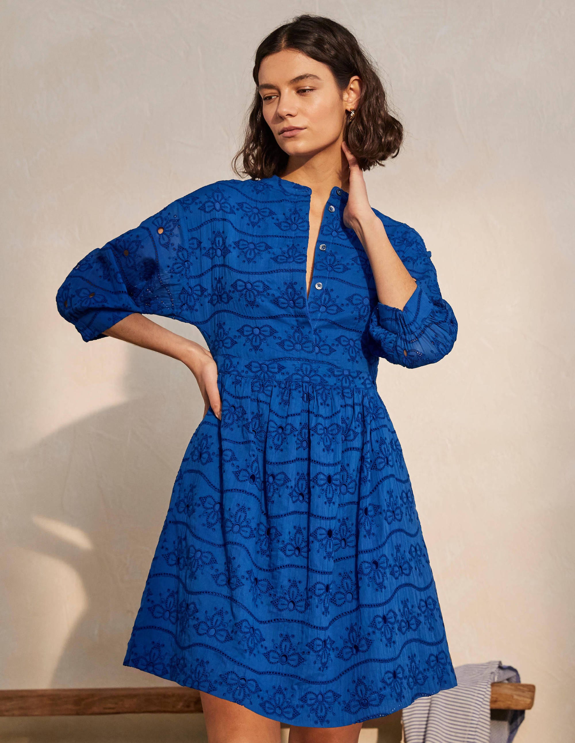 Baumwollkleid mit Lochstickerei-Gipfelblau - Image 5