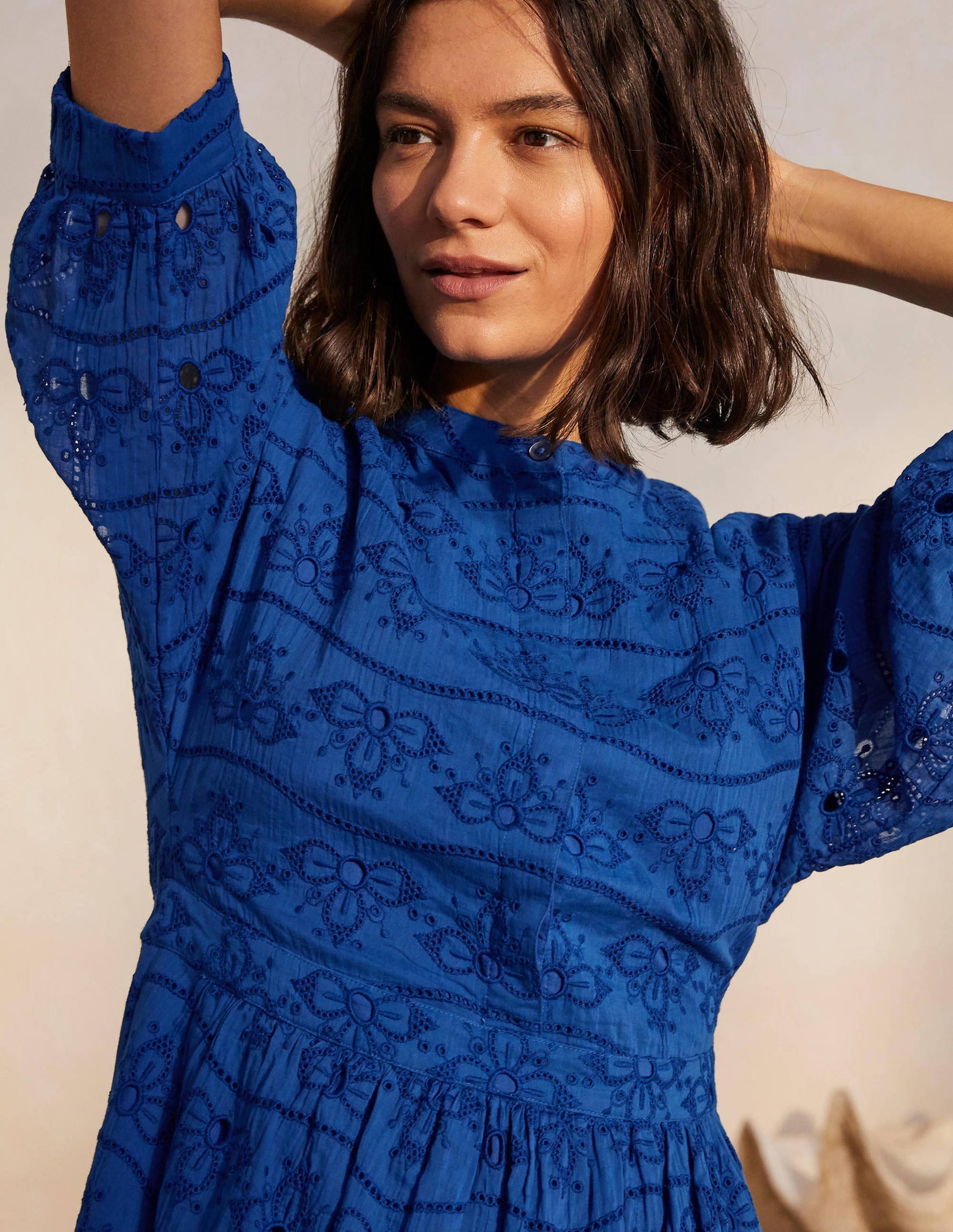 Baumwollkleid mit Lochstickerei-Gipfelblau-3