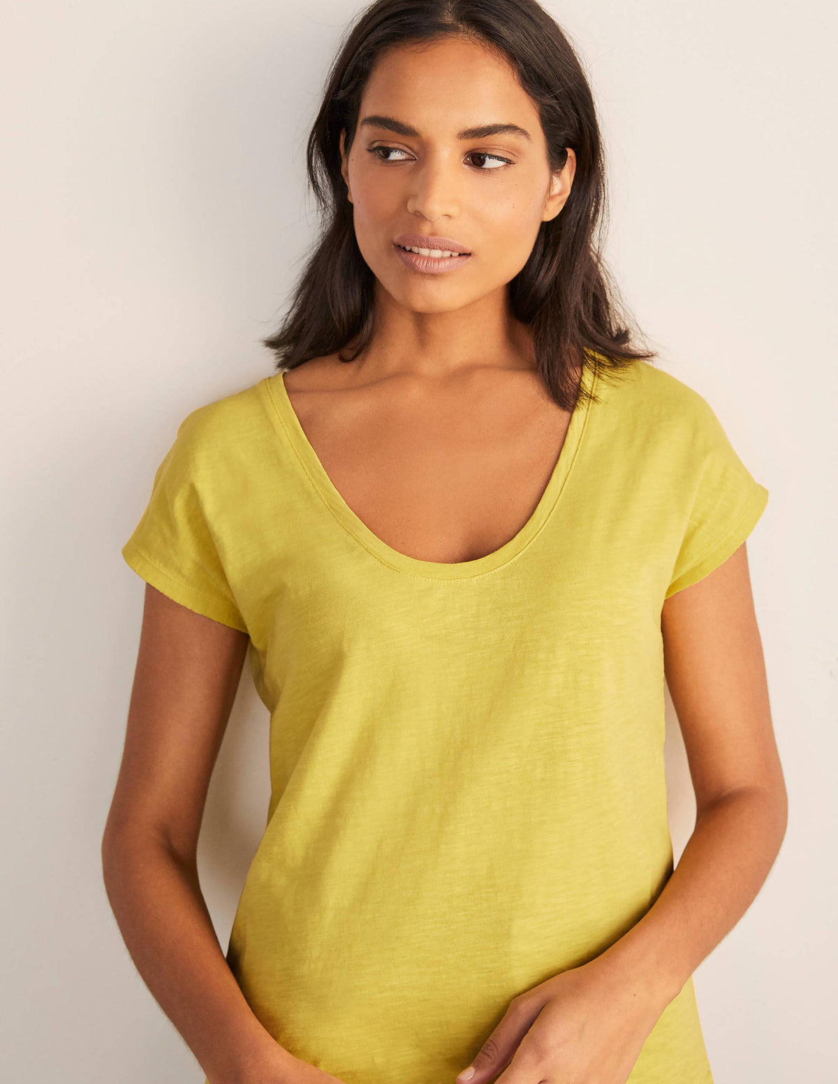 Le T-shirt à col V arrondi en coton-Ananas-4