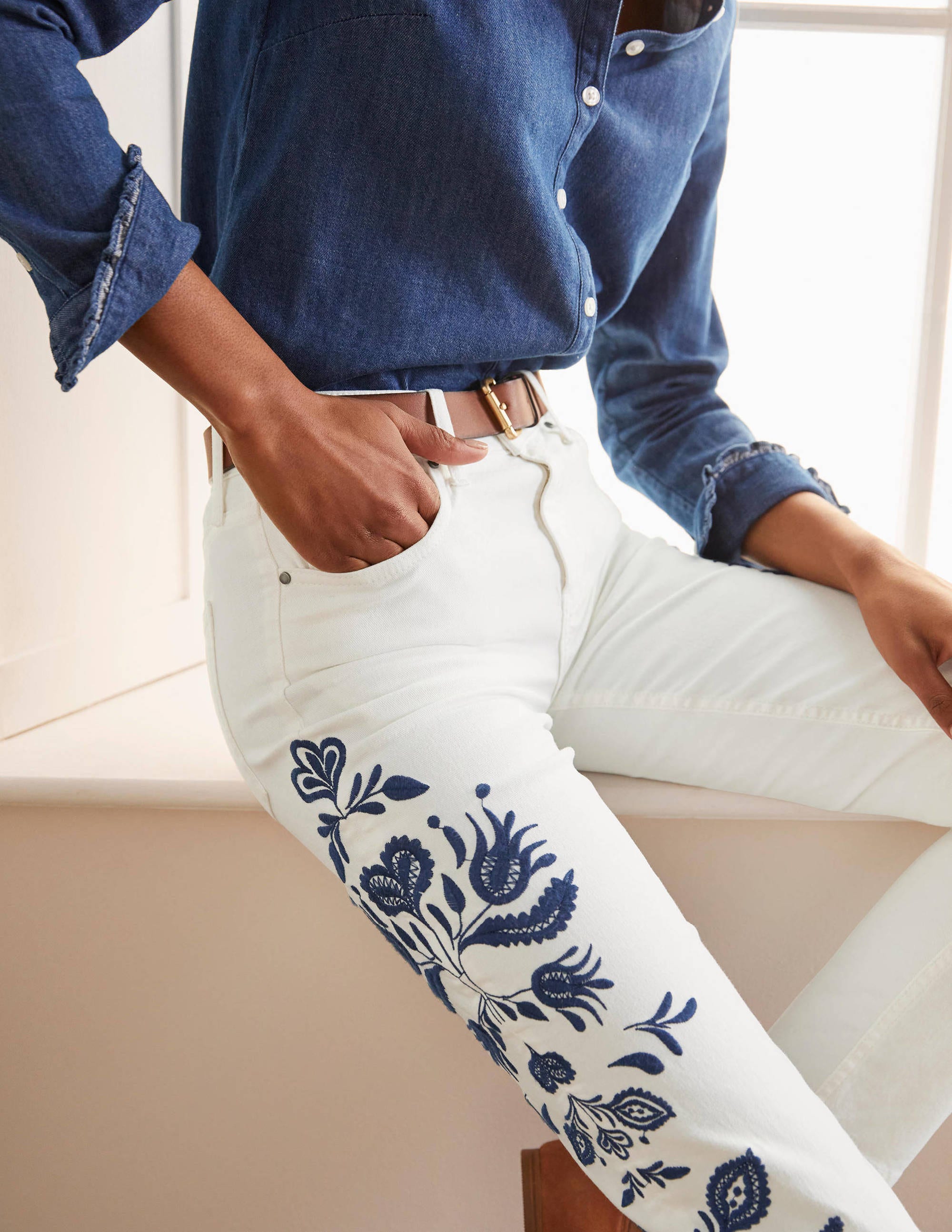 Girlfriend Jeans-White Embroidered - Image 4