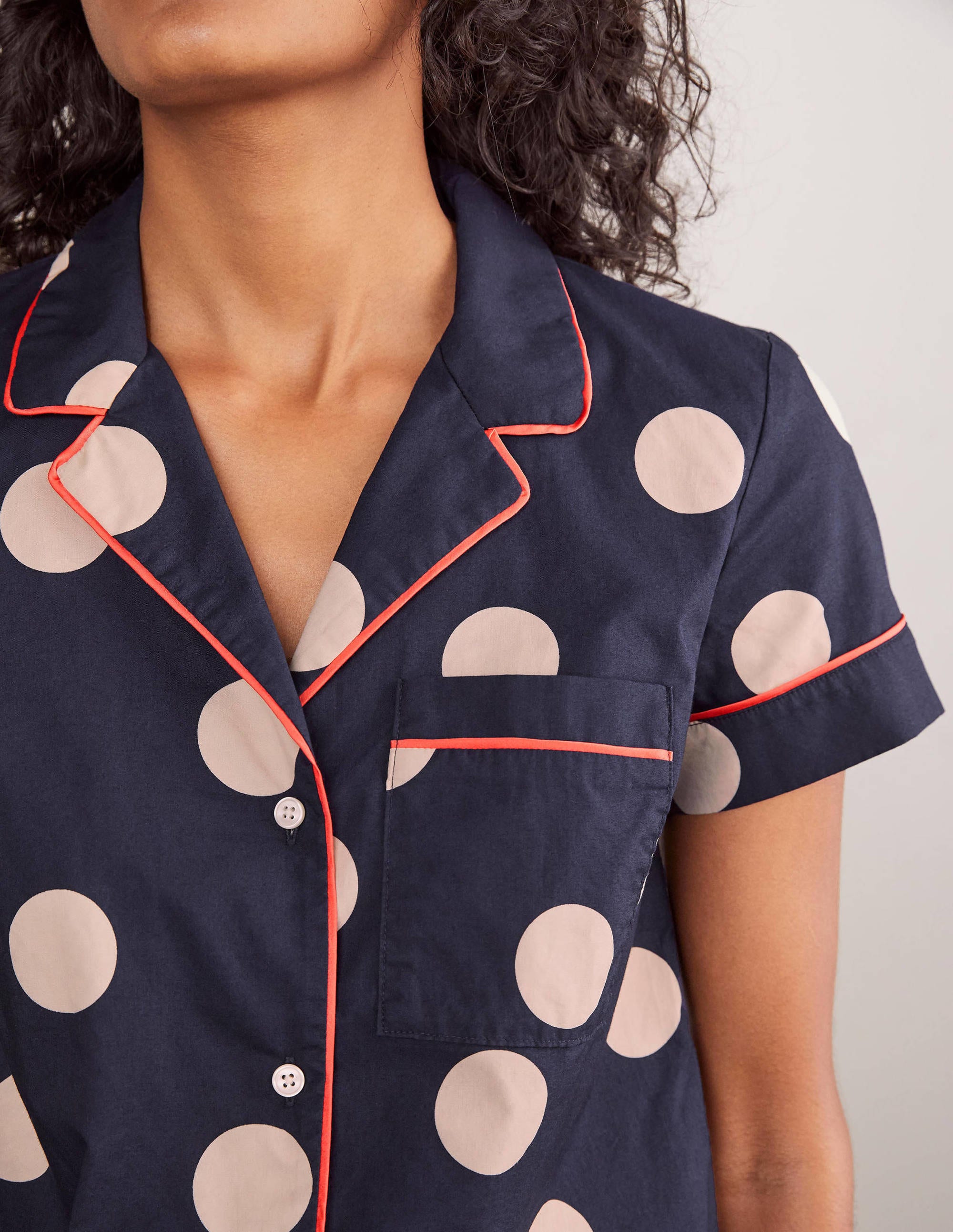 Phoebe Pyjamaoberteil-Französisch Blau, Regelmäßige Tupfen - Image 4