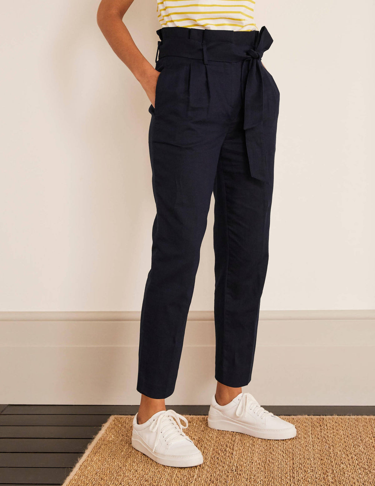 Pantalon Ludgate à taille froncée-Bleu marine - Image 1