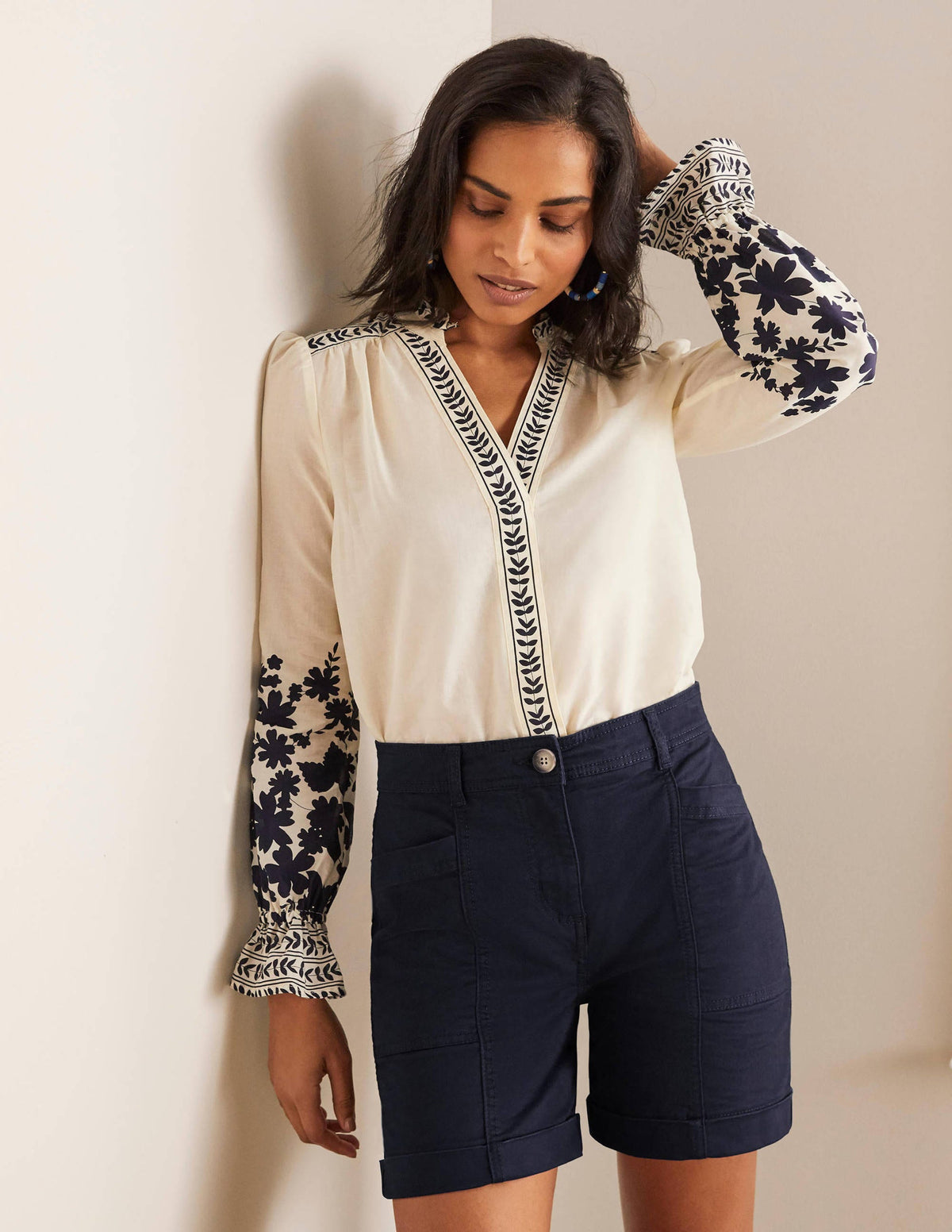 Abingdon Shorts-Navy - Image 4
