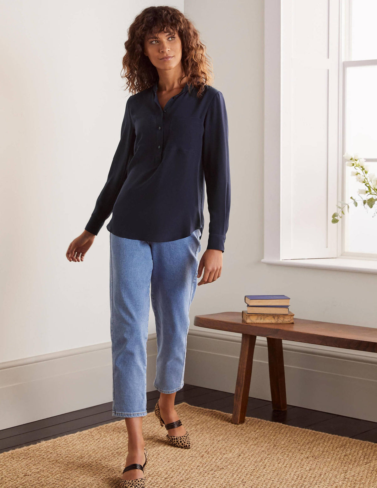 Kragenlose Seidenbluse-Marineblau-1