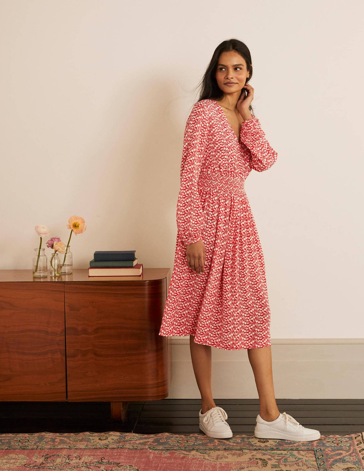Robe Susannah à smocks-Rouge cerise, motif Berry Branch - Image 1