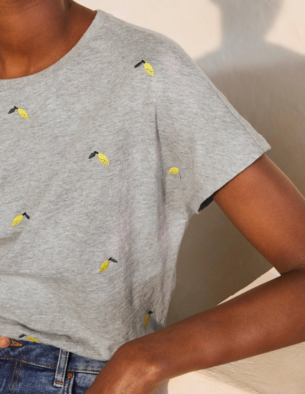 Lena Jersey-T-Shirt mit Stickerei-Grau Meliert, Gestickte Zitronen-4