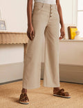 Jeans mit weitem Bein und Hornoptik-Knöpfen-Leinen