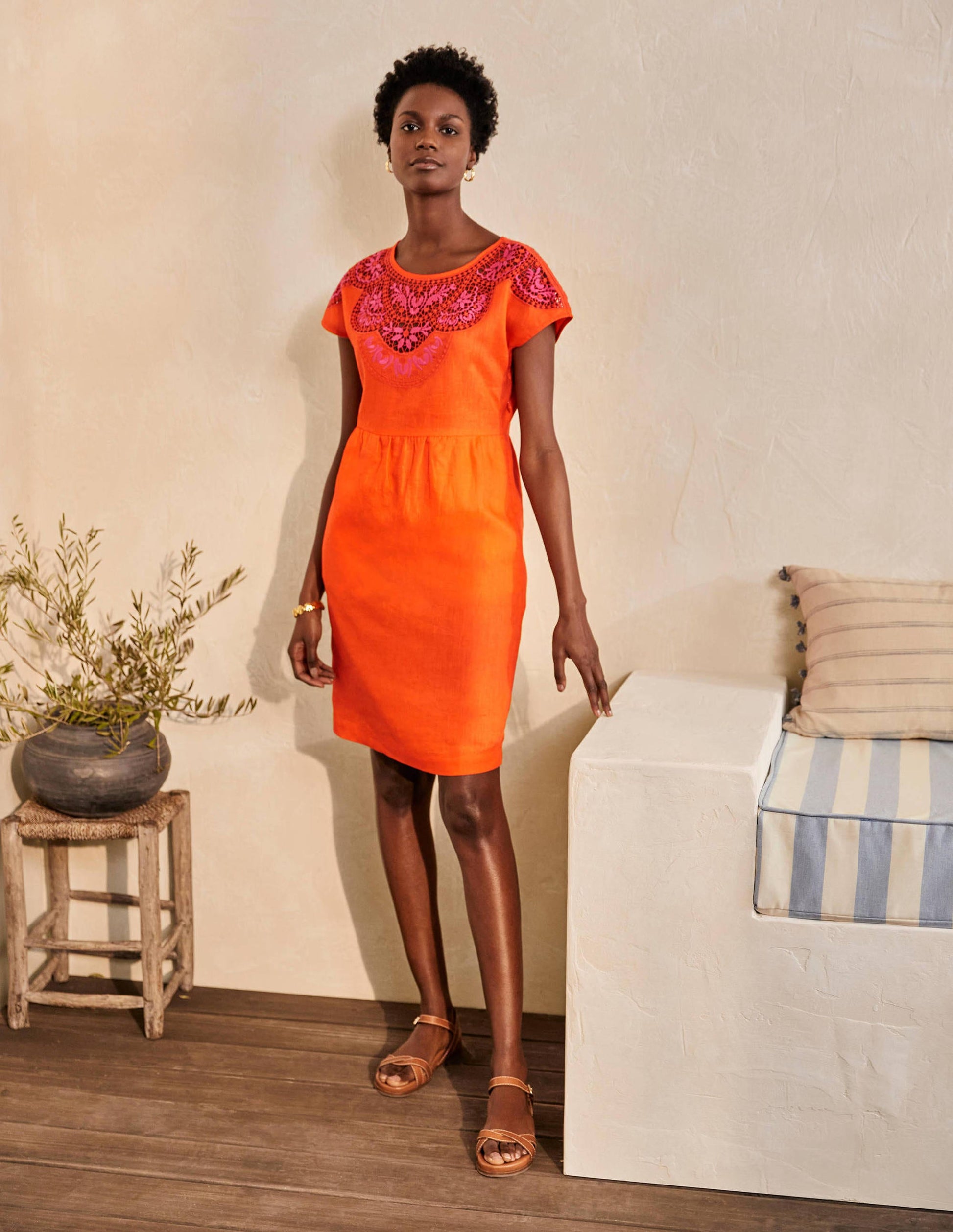 Fleur Leinenkleid mit Stickerei-Mandarinenorange-1