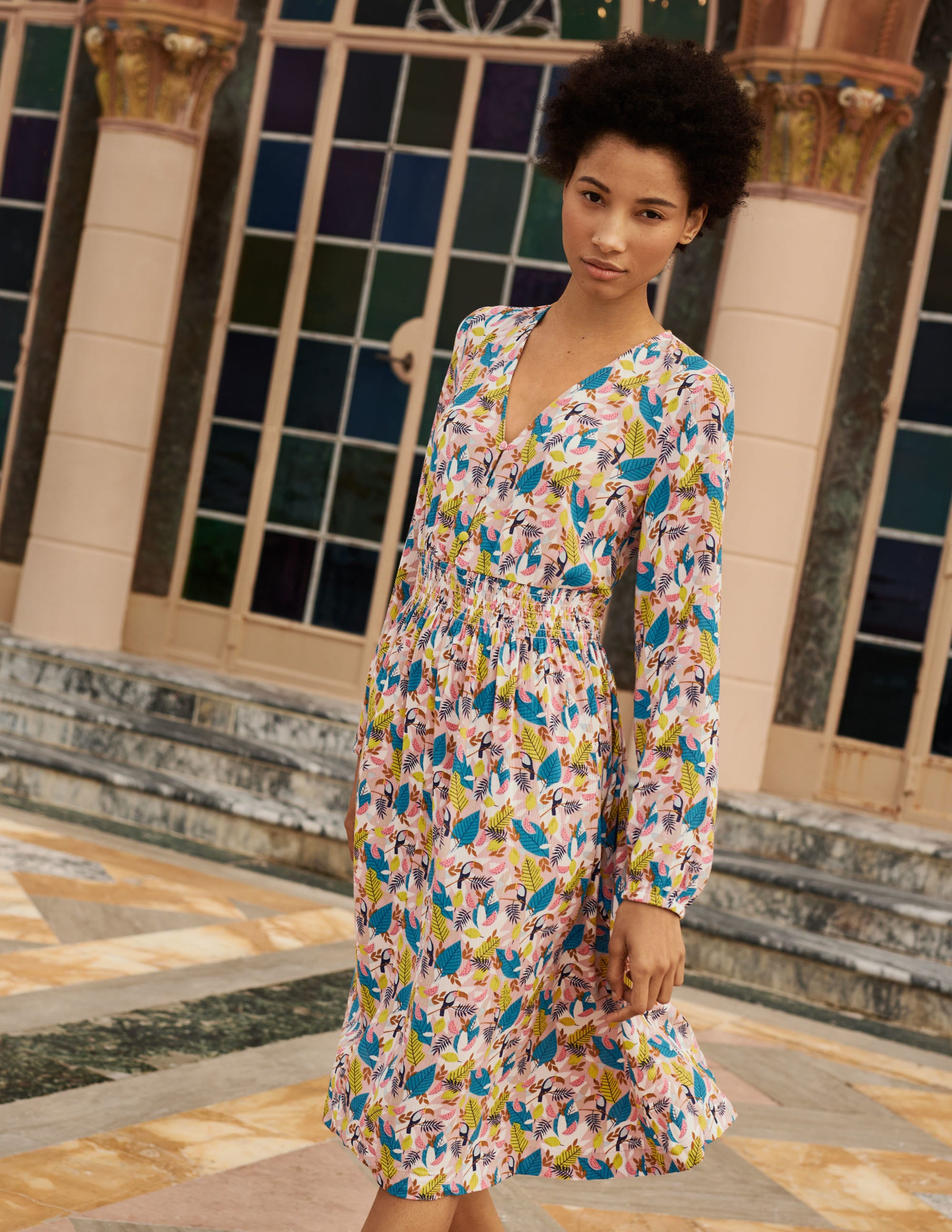 Robe Susannah à smocks-Milkshake, motif Treetop Toucan - Image 5