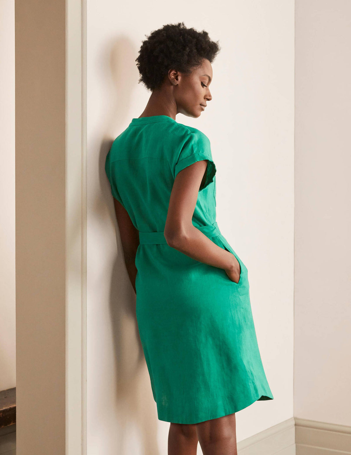 Evie Hemdblusenkleid aus Leinen-Baumgrün - Image 2
