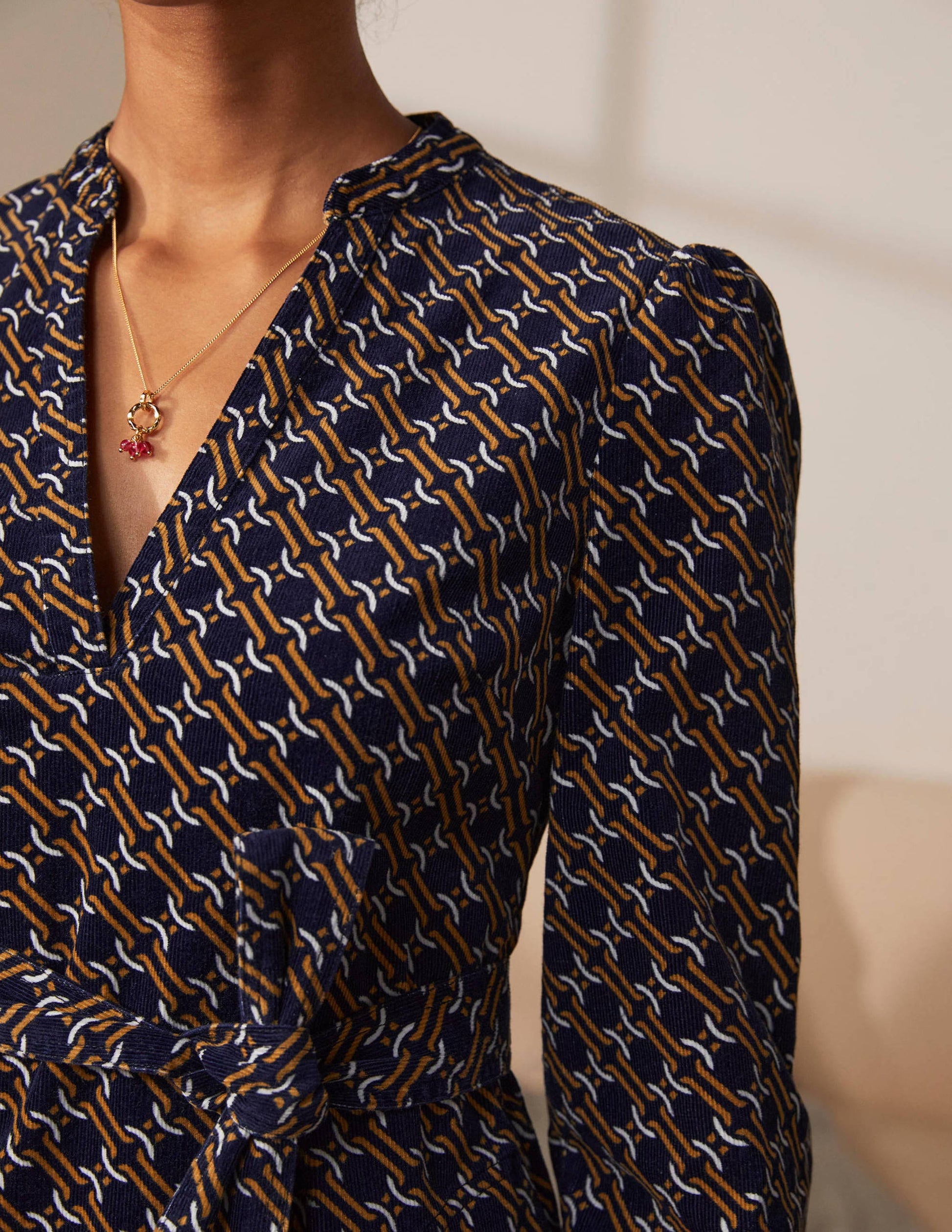 Robe Esmeralda nouée à la taille-Bleu marine, motif géométrique chaîne-2