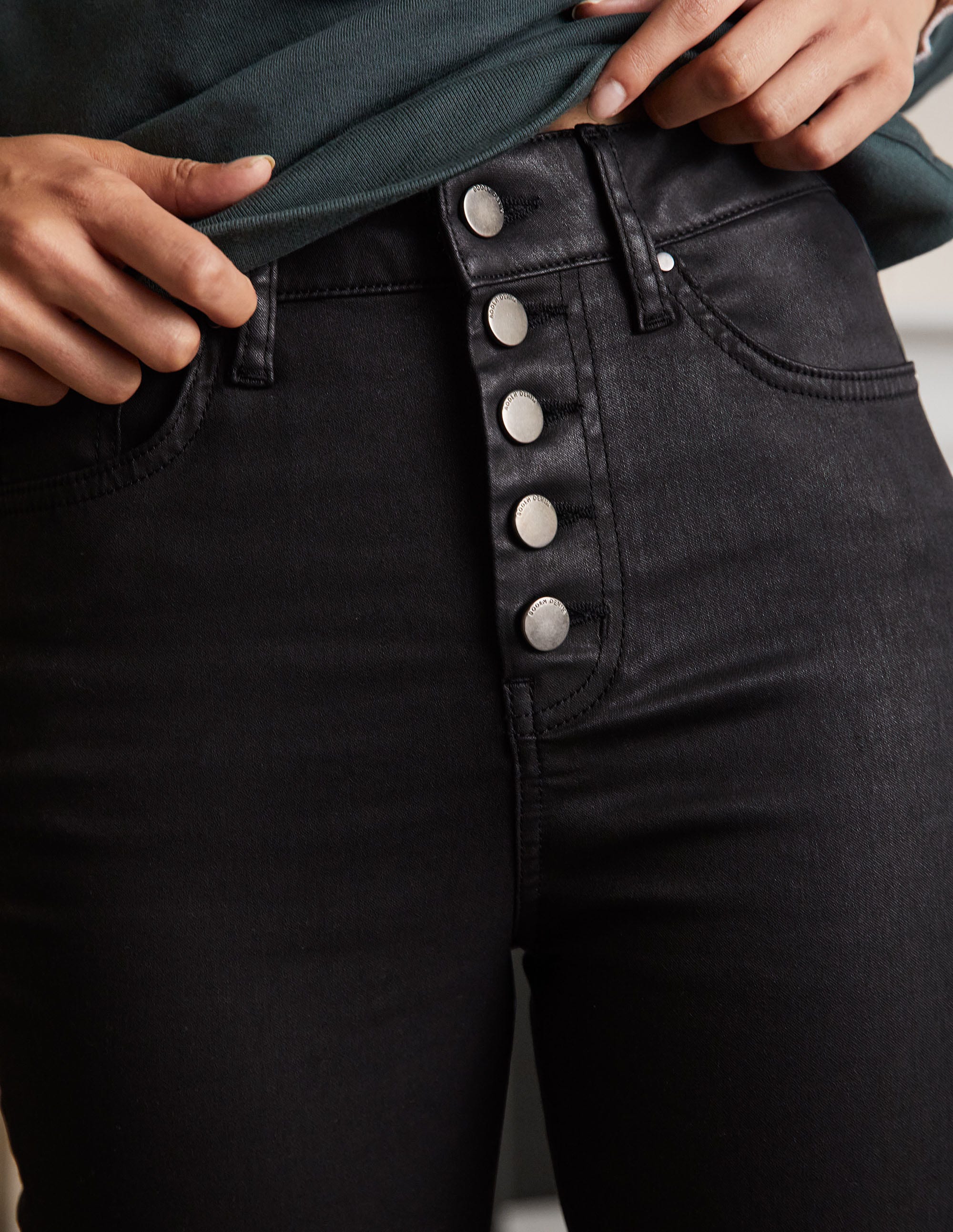 Röhrenjeans mit Knopfleiste-Schwarz, Gewachst - Image 2