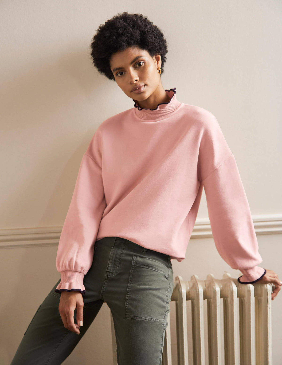 Sweatshirt mit Rüschendetail-Milchshake - Image 5