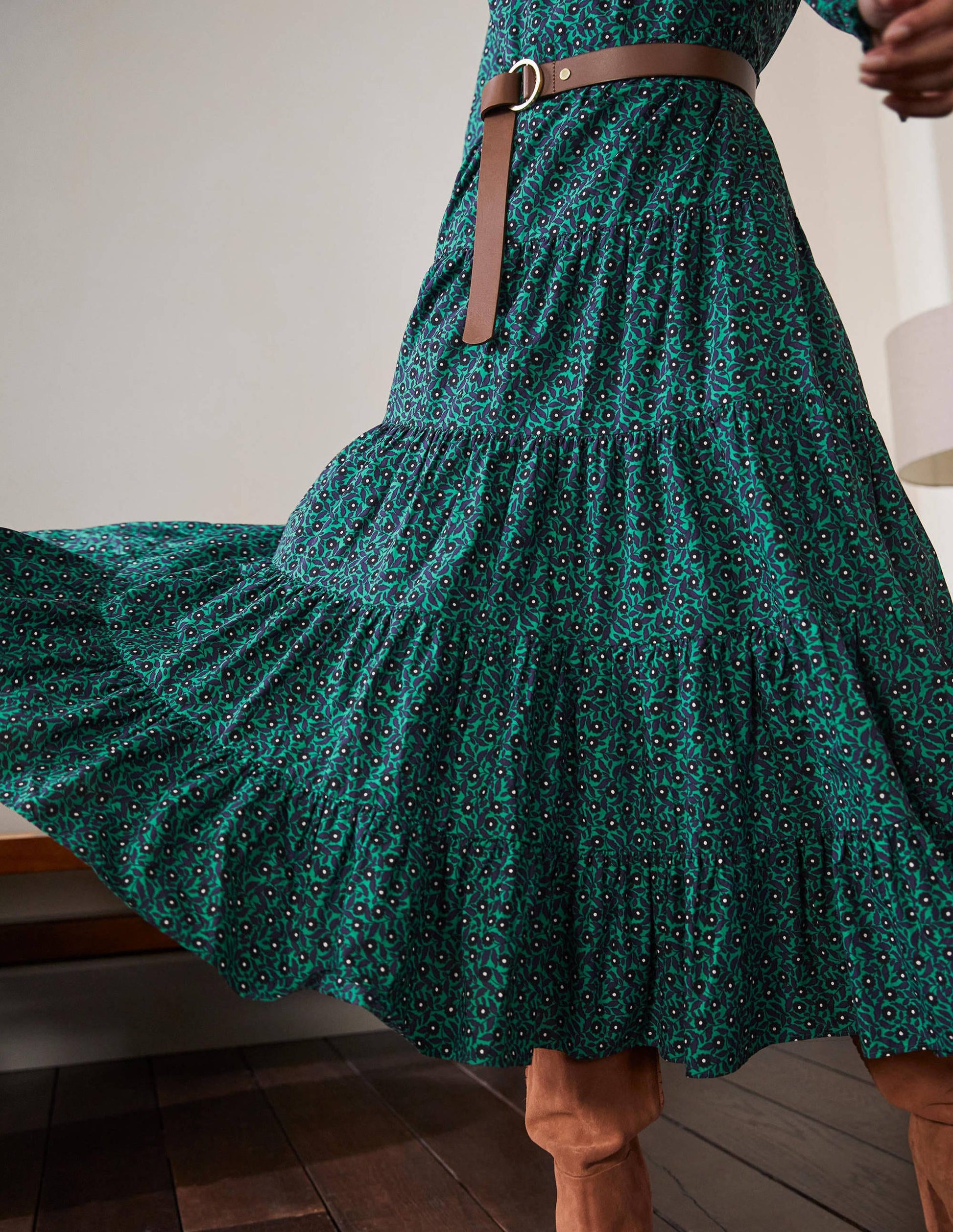 Maxikleid mit Stufen-Schottengrün, Filigranes Blumenmuster-5
