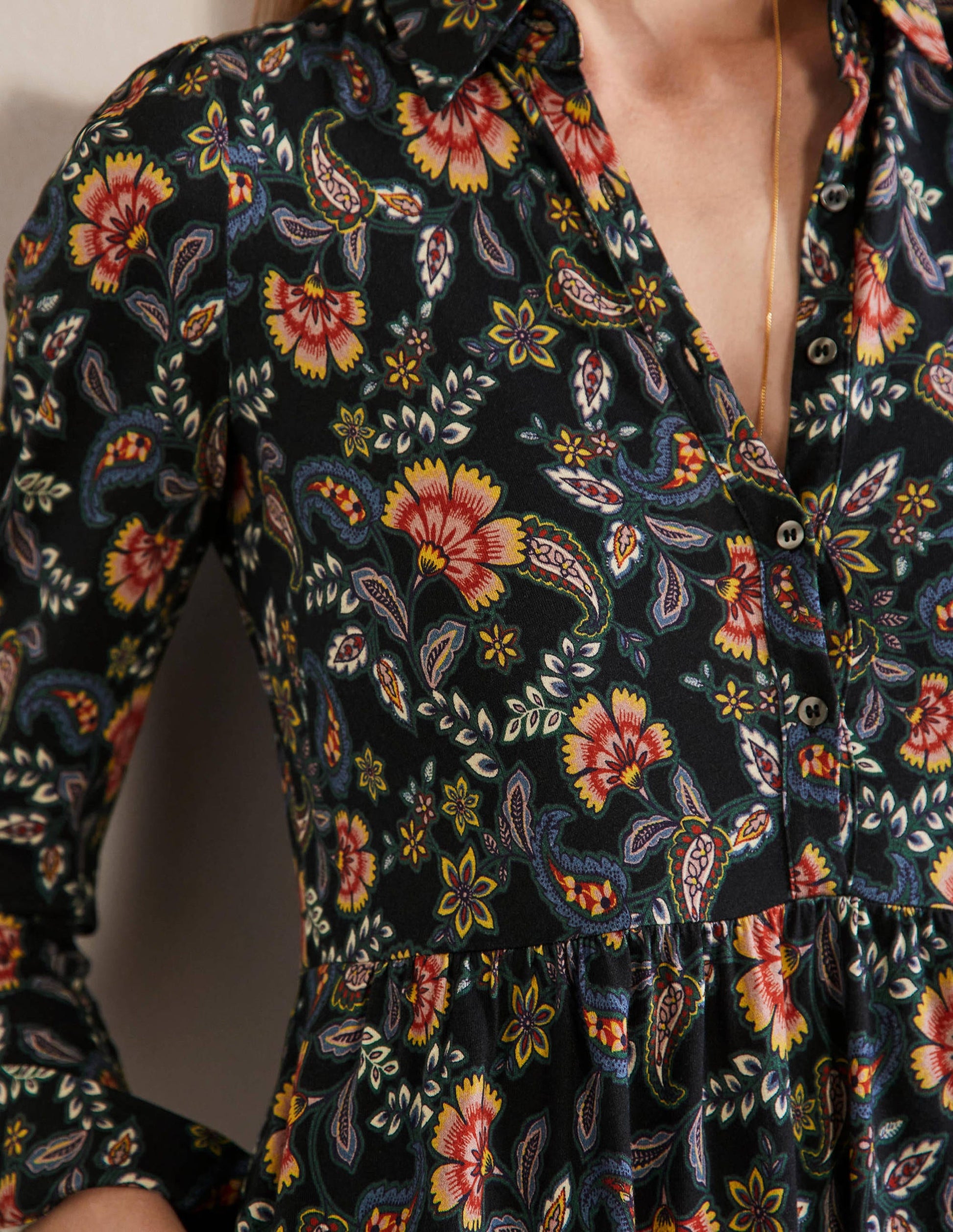 Alma Hemdblusenkleid aus Jersey-Schwarz, Exotisches Blumenmuster-2