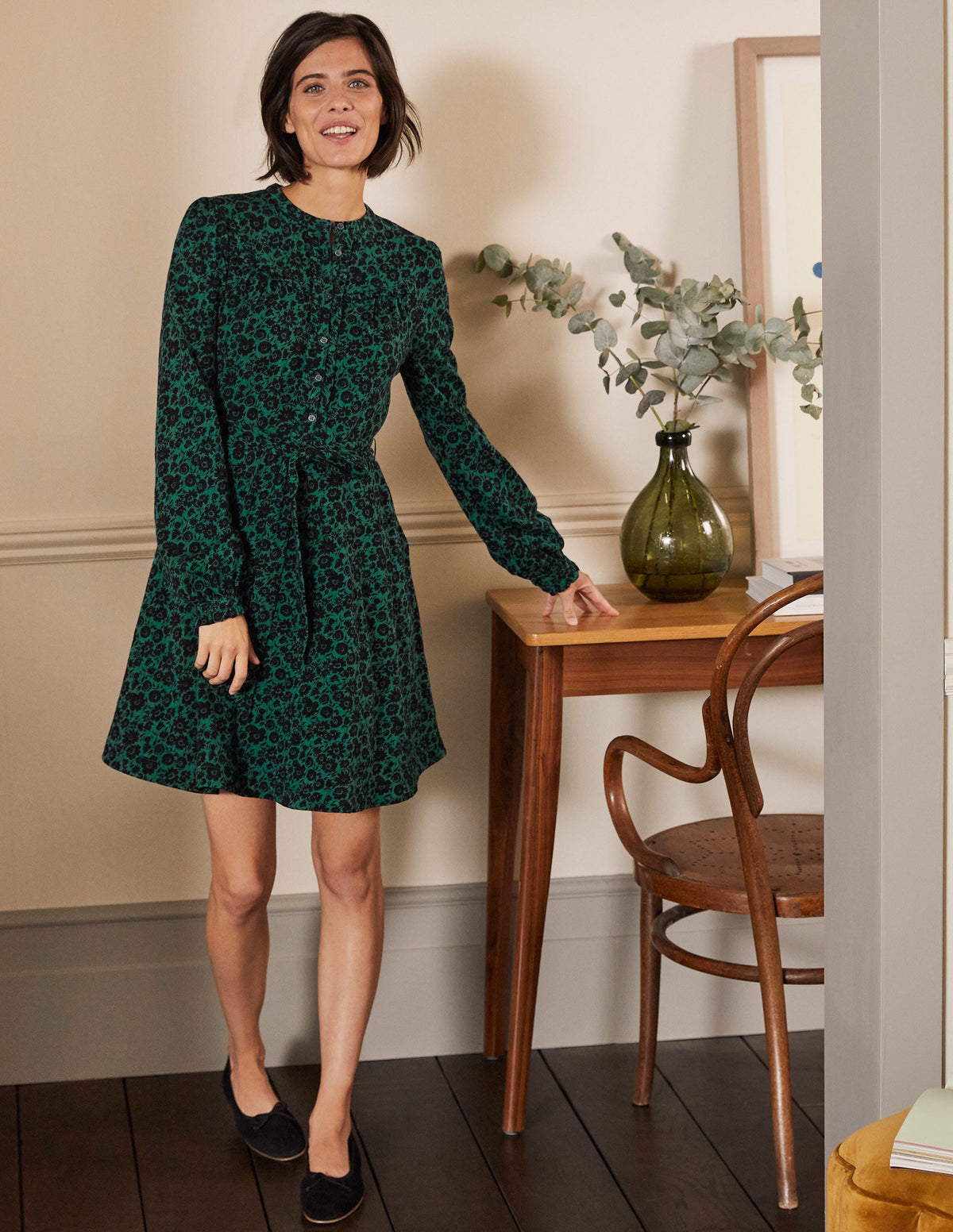 Minikleid mit Knopfleiste und Rüschen-Waldgrün, Elegante Blüten-1