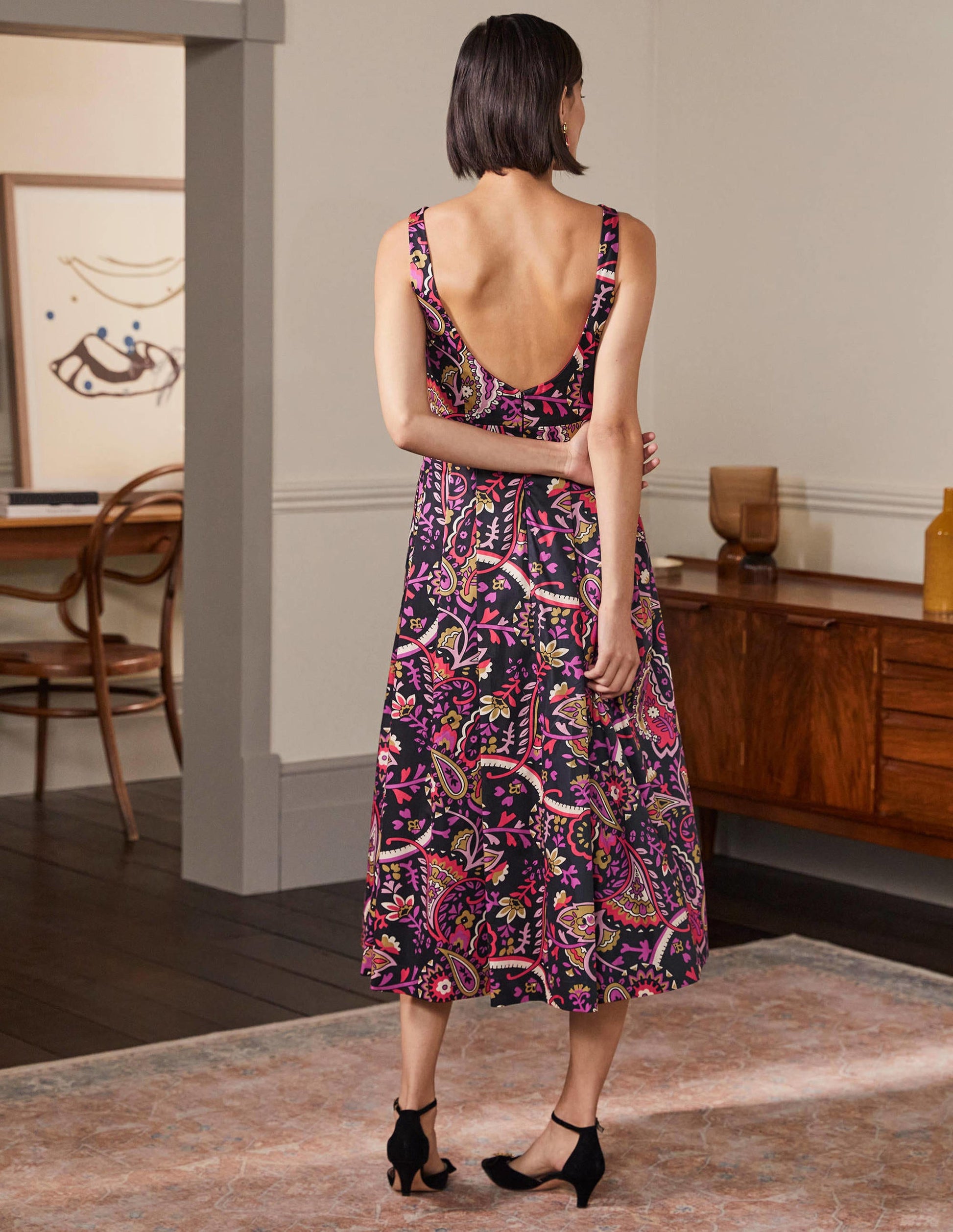Robe ajustée-évasée échancrée dans le dos-Noir, motif Fantastical-3