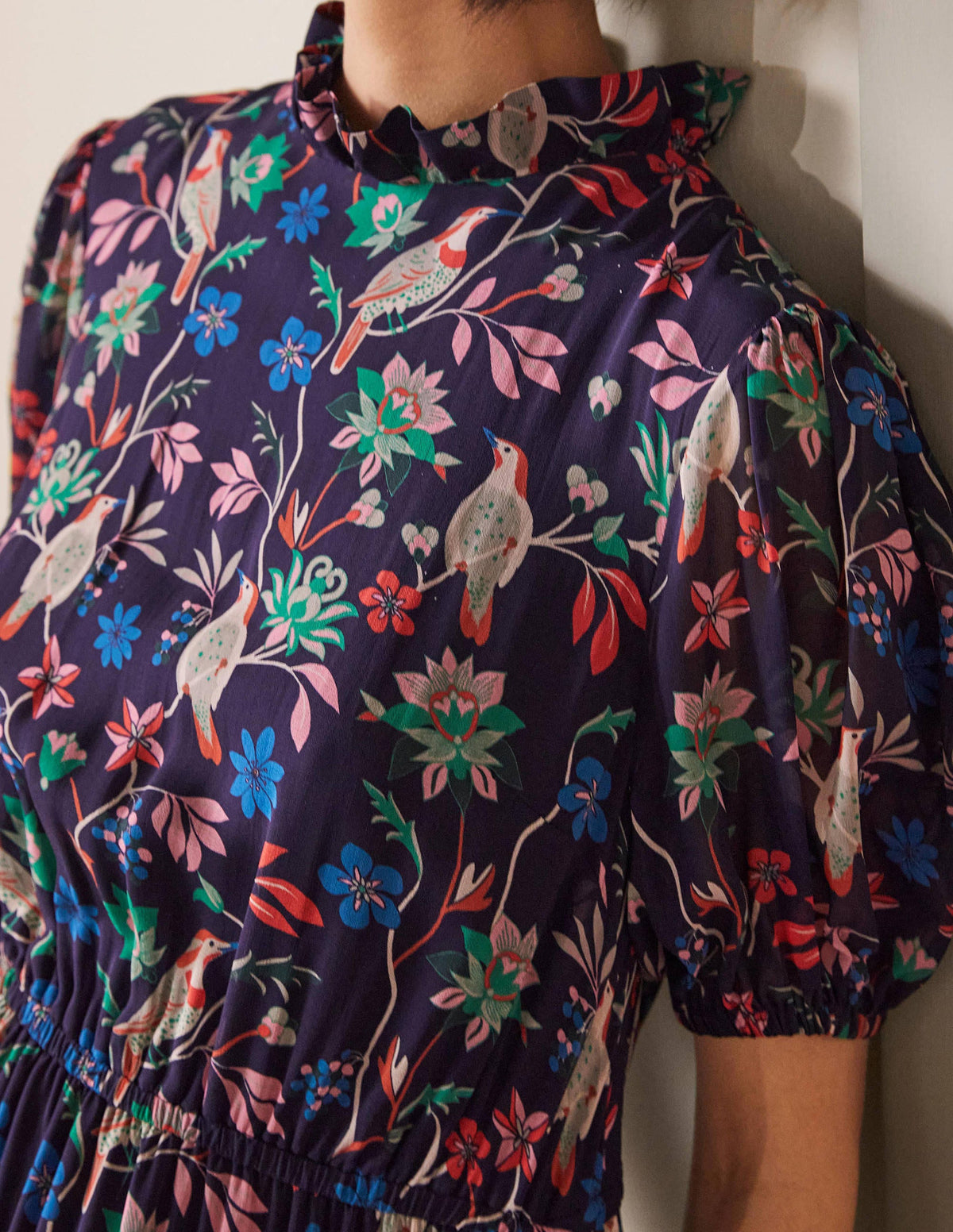 Robe volantée à manches bouffantes-Bleu marine, oiseau baie-2