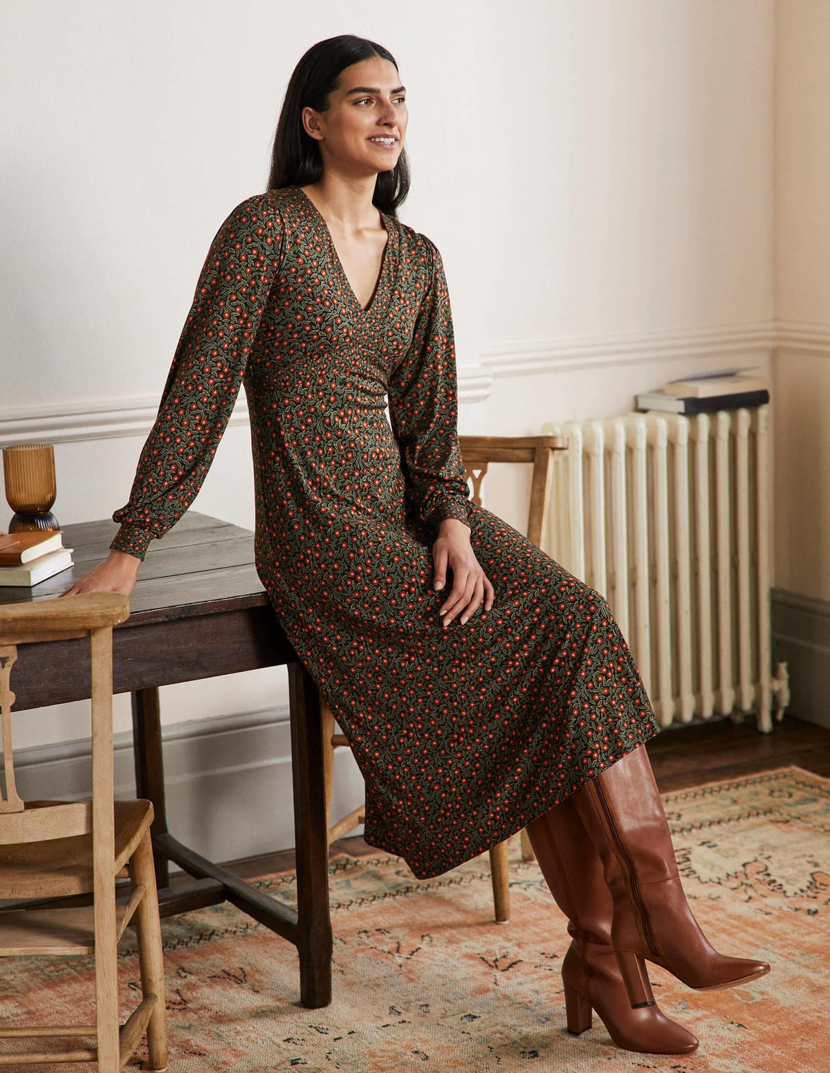 Jerseykleid mit Empire-Form-Sumpfgrün, Filigranes Blumenmuster - Image 1