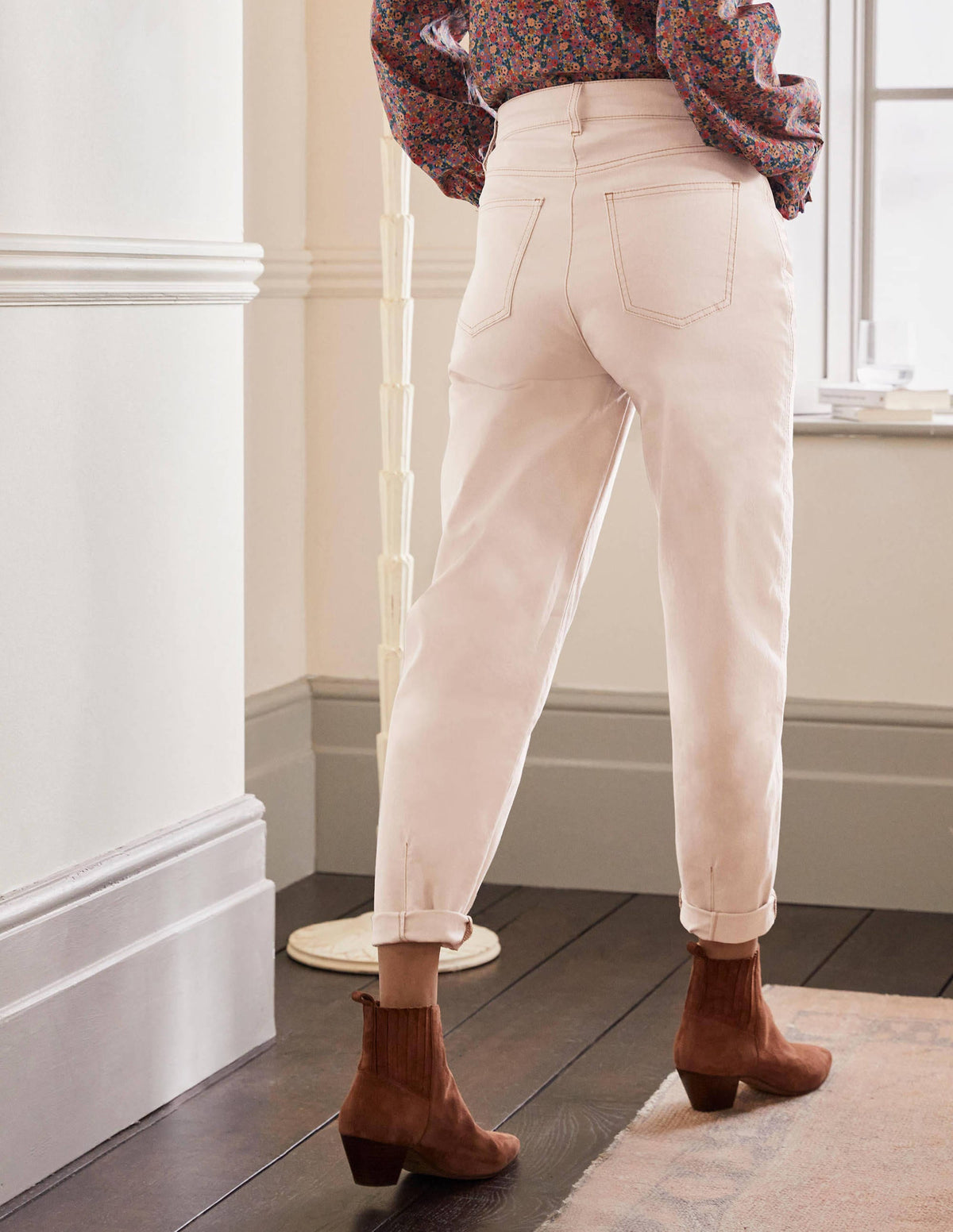 Schmal zulaufende Chinohose-Hafermilch-3