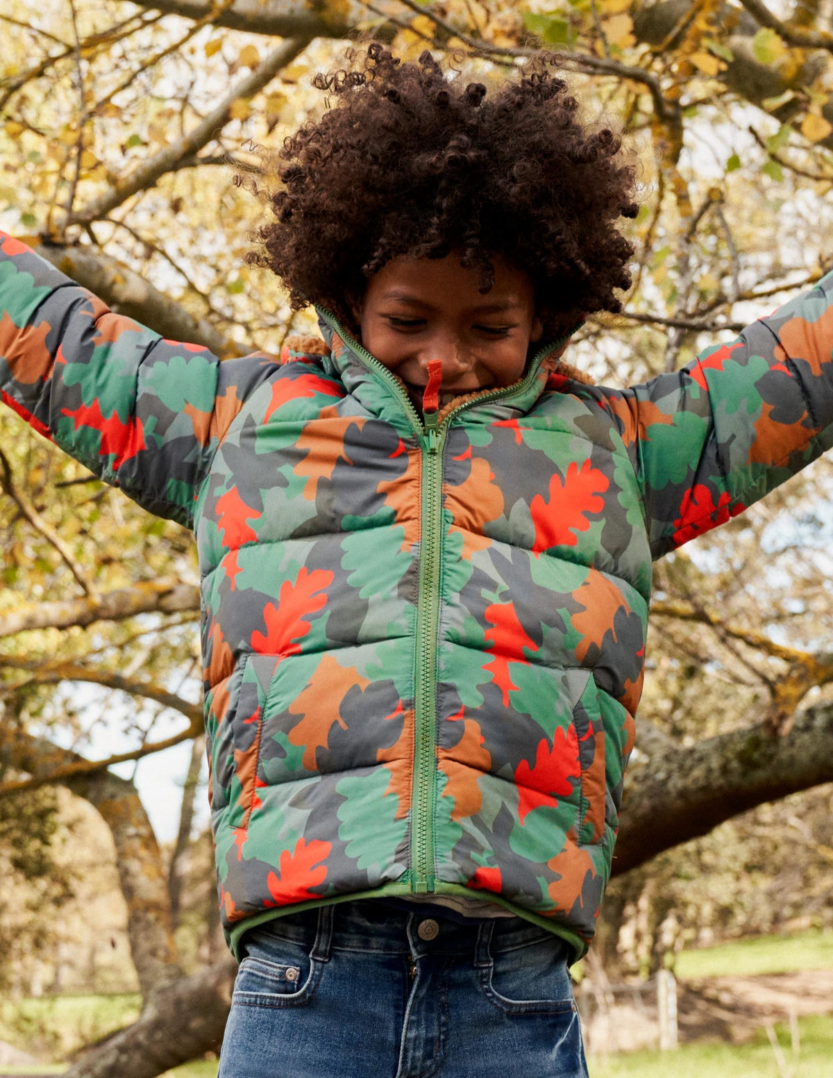 Autumn Leaf Reversible Teddy Puffer Jacket-Rosmaringrün, Herbstlaub-Camouflage - Image 5
