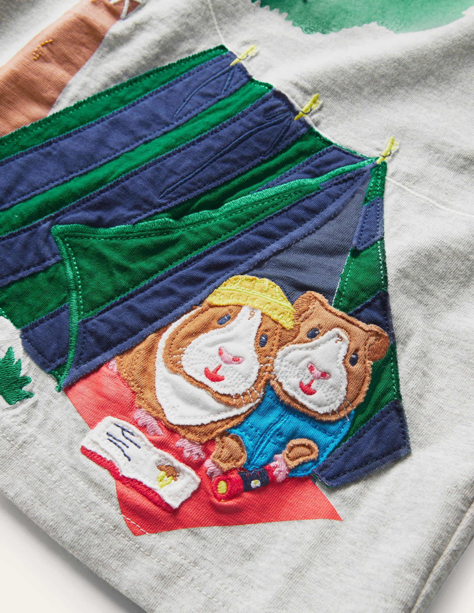 T-Shirt mit Tierabenteuermotiv-Grau Meliert, Meerschweinchen - Image 3