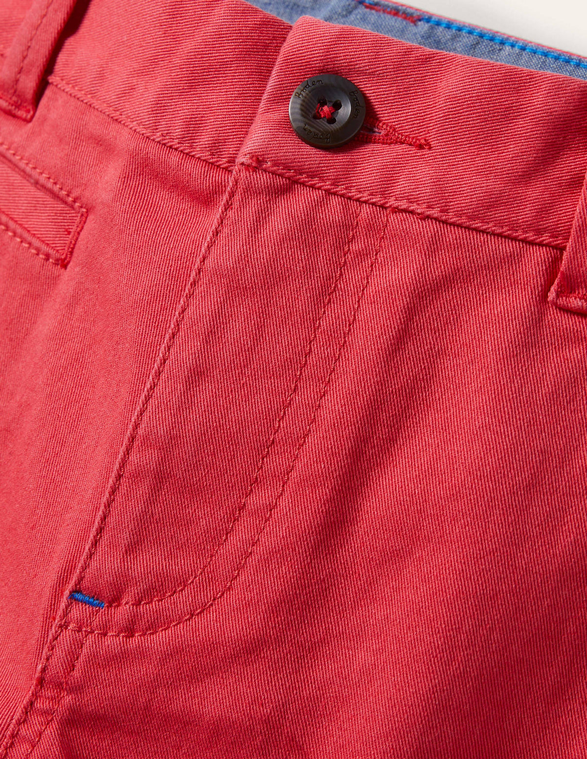 Chino-Shorts-Cherrytomatenrot-3