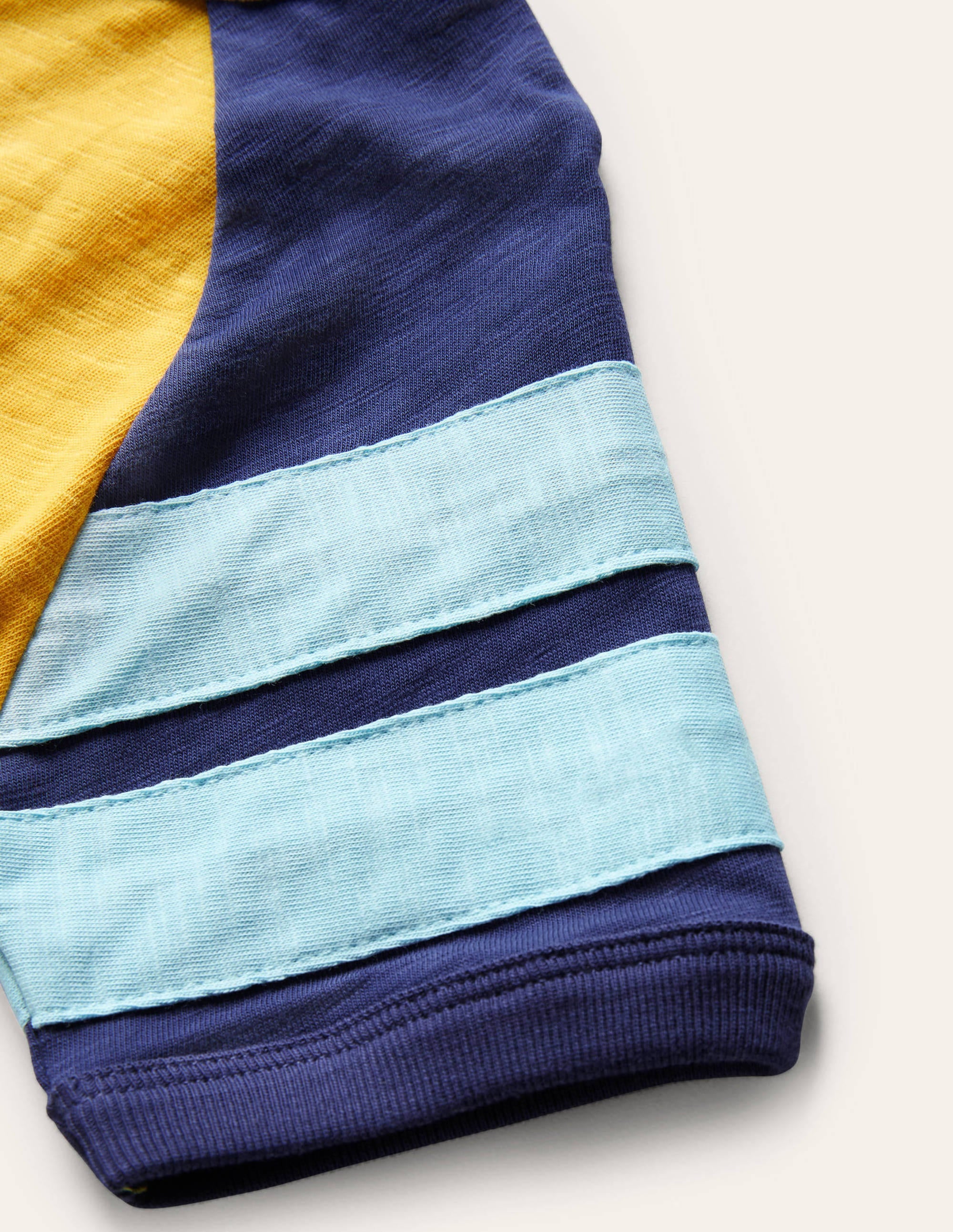 Raglan-T-Shirt in Blockfarben-Narzissengelb/Segelblau - Image 3