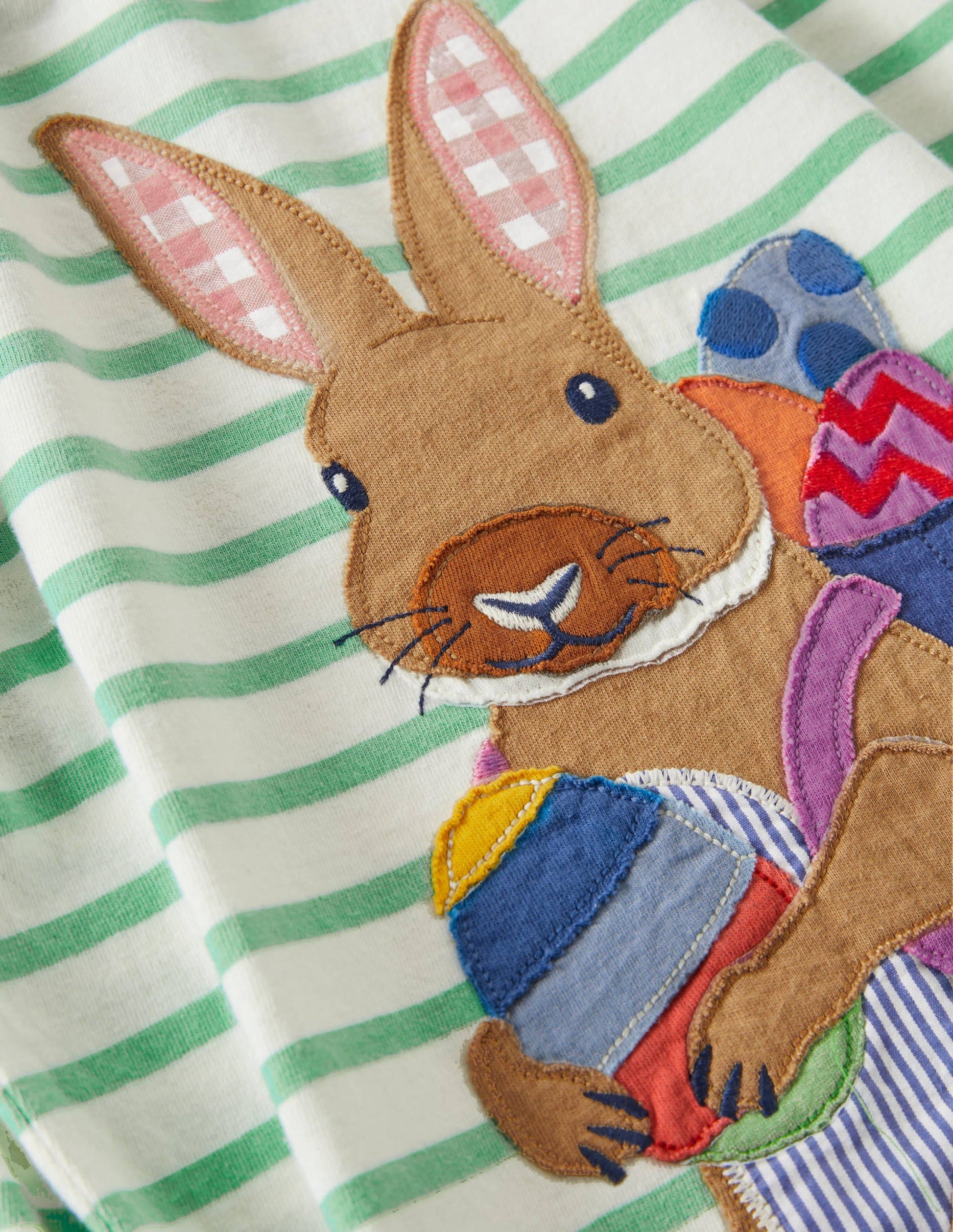 T-Shirt mit Osterapplikation-Naturweiß/Aloe-Vera-Grün, Hase-3