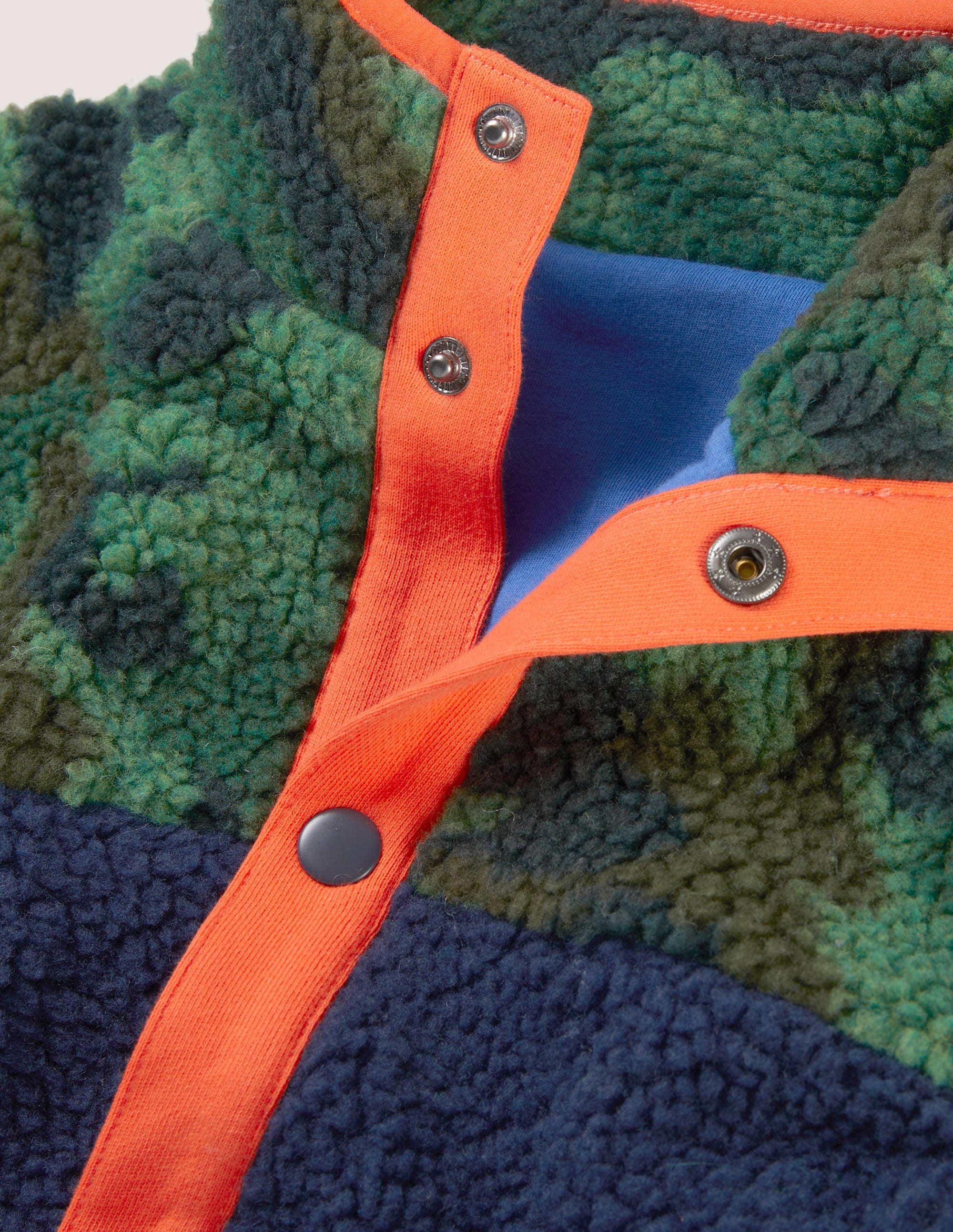 Borg Chuck-on Jacket-Colourblock Camo - Image 3