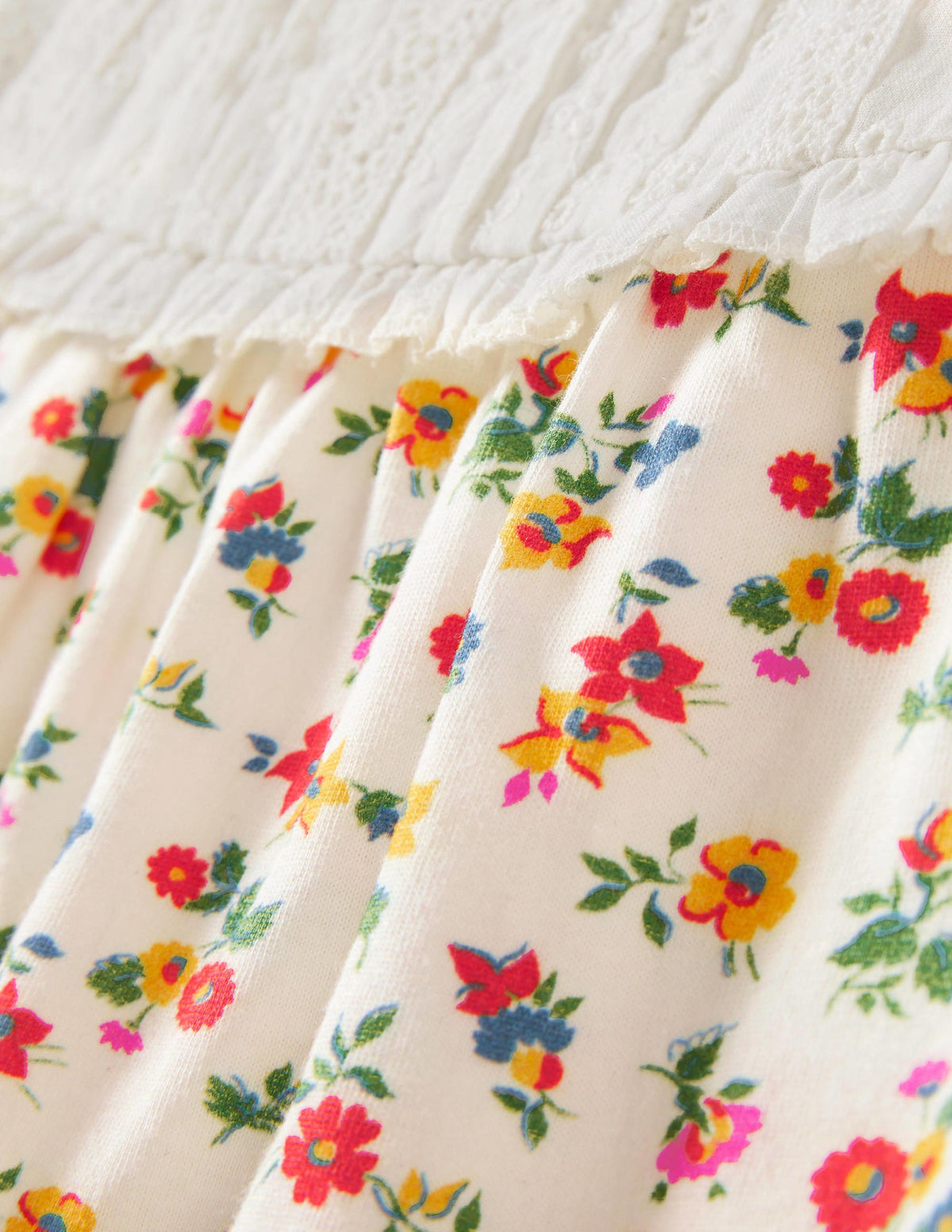 Oberteil mit Lochstickerei-Passe-Bunt, Patchwork-Blumen - Image 3
