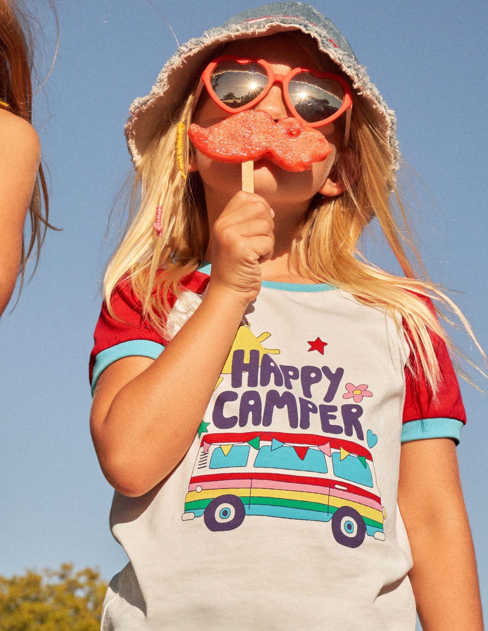Gemustertes Raglan-T-Shirt mit Grafik-Feuerrot, Wohnmobil-8