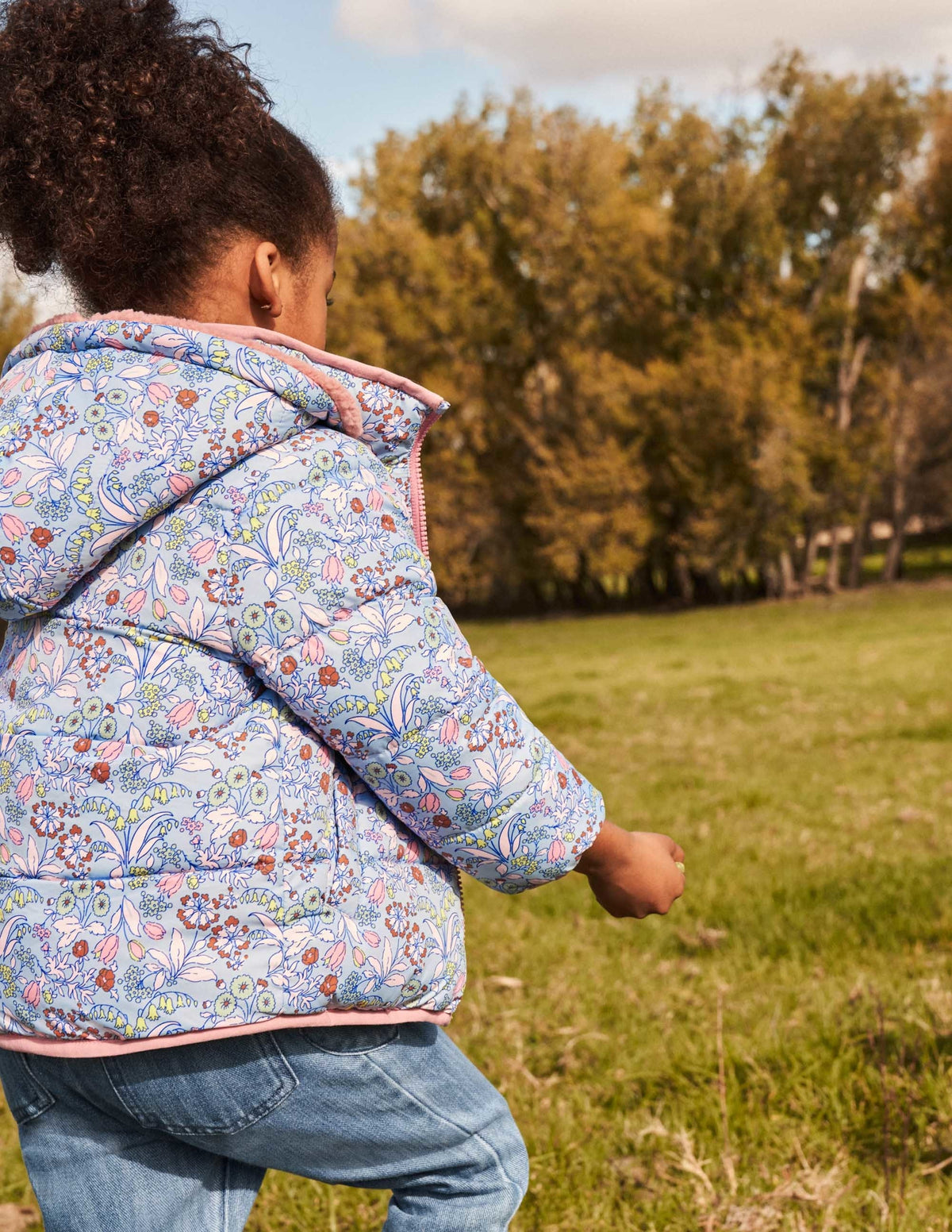 Wendbare Jacke aus Borg-Graublau, Blumenmuster-14
