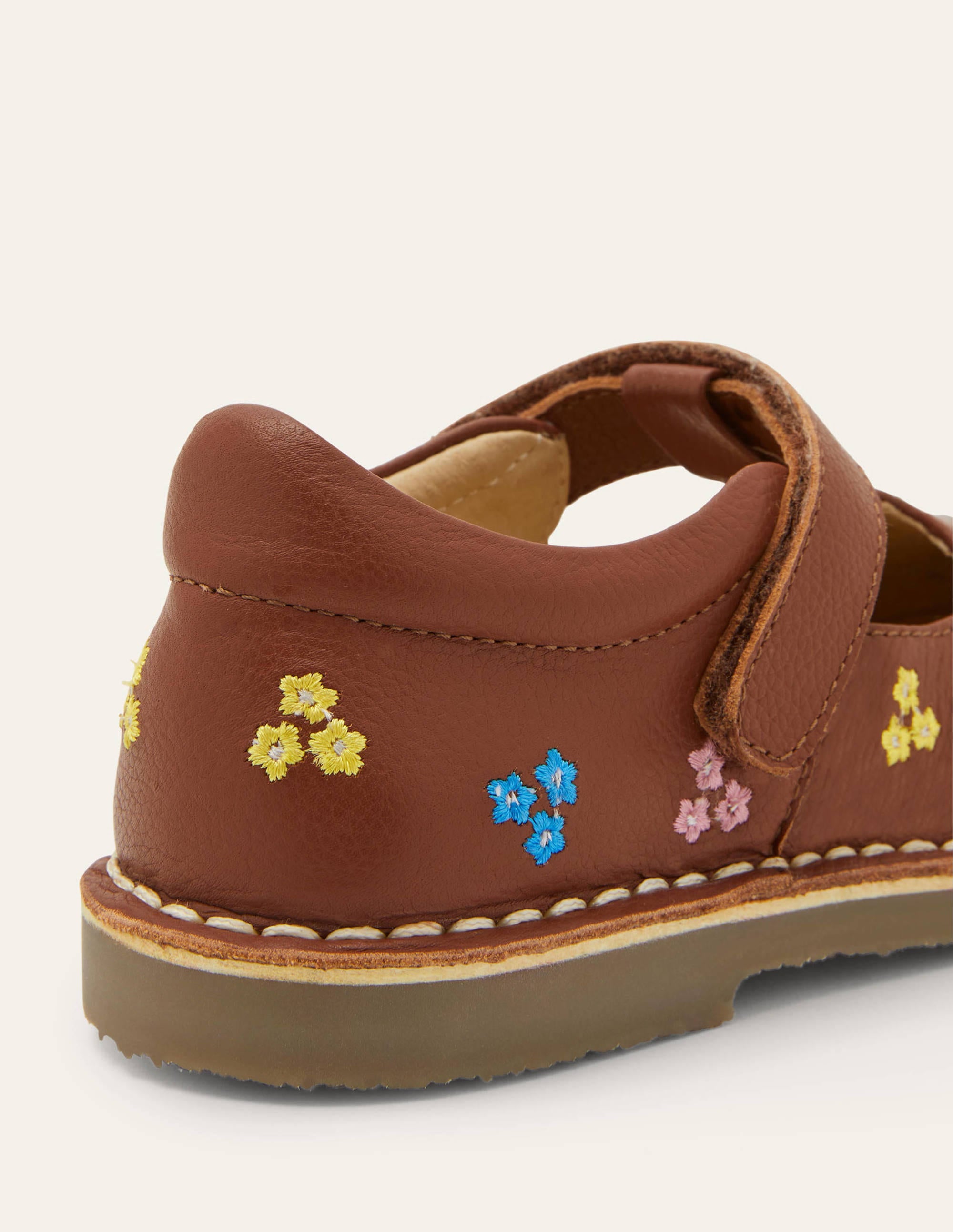 Flache Lederschuhe mit T-Steg-Hellbraun, Stickerei - Image 3
