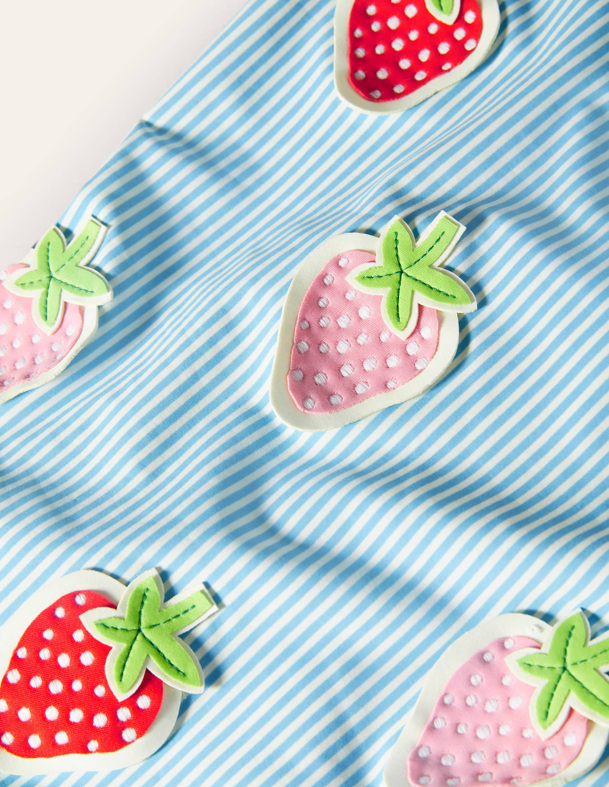 Badeanzug mit Rüschenkragen-Blau/Naturweiß, Feine Streifen/Erdbeeren - Image 3