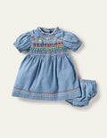 Chambray-Kleid mit Regenbogen-Smokdetails-Mittlerer Faux-Uni